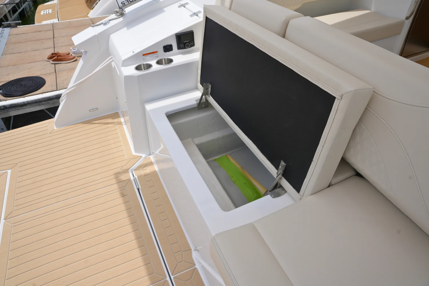 2026 Cruisers Yachts 38 GLS Image Thumbnail #16