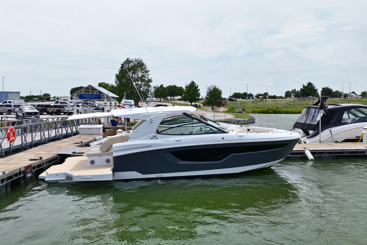 2026 Cruisers Yachts 38 GLS Image Thumbnail #0