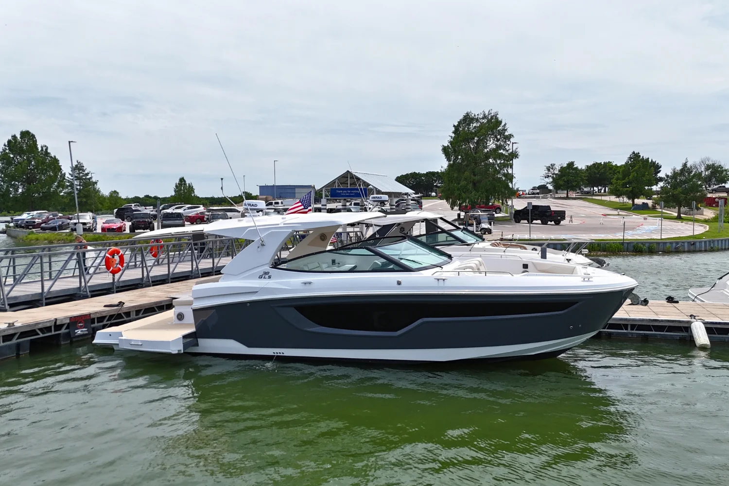 2026 Cruisers Yachts 38 GLS Image Thumbnail #1