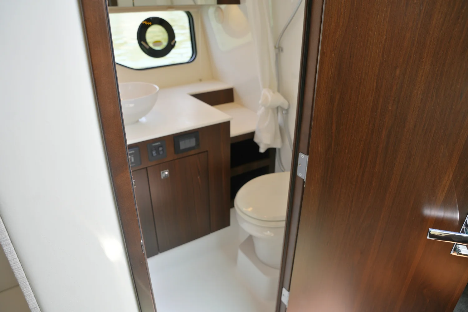 2026 Cruisers Yachts 38 GLS Image Thumbnail #62
