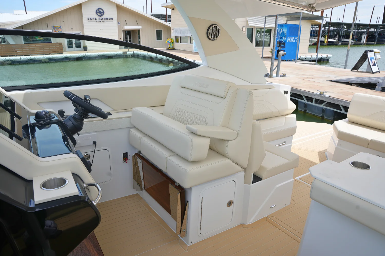 2026 Cruisers Yachts 38 GLS Image Thumbnail #37