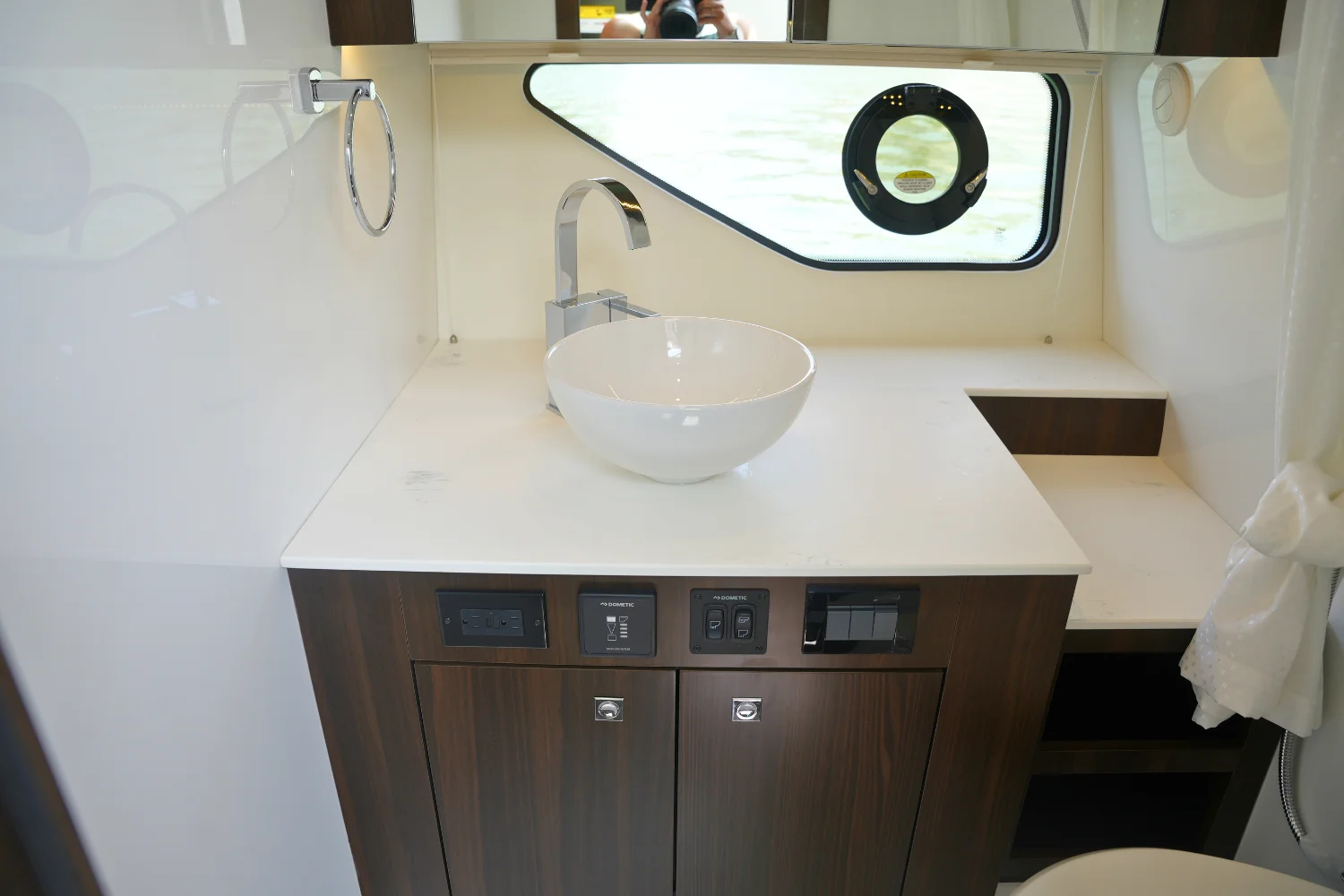 2026 Cruisers Yachts 38 GLS Image Thumbnail #64