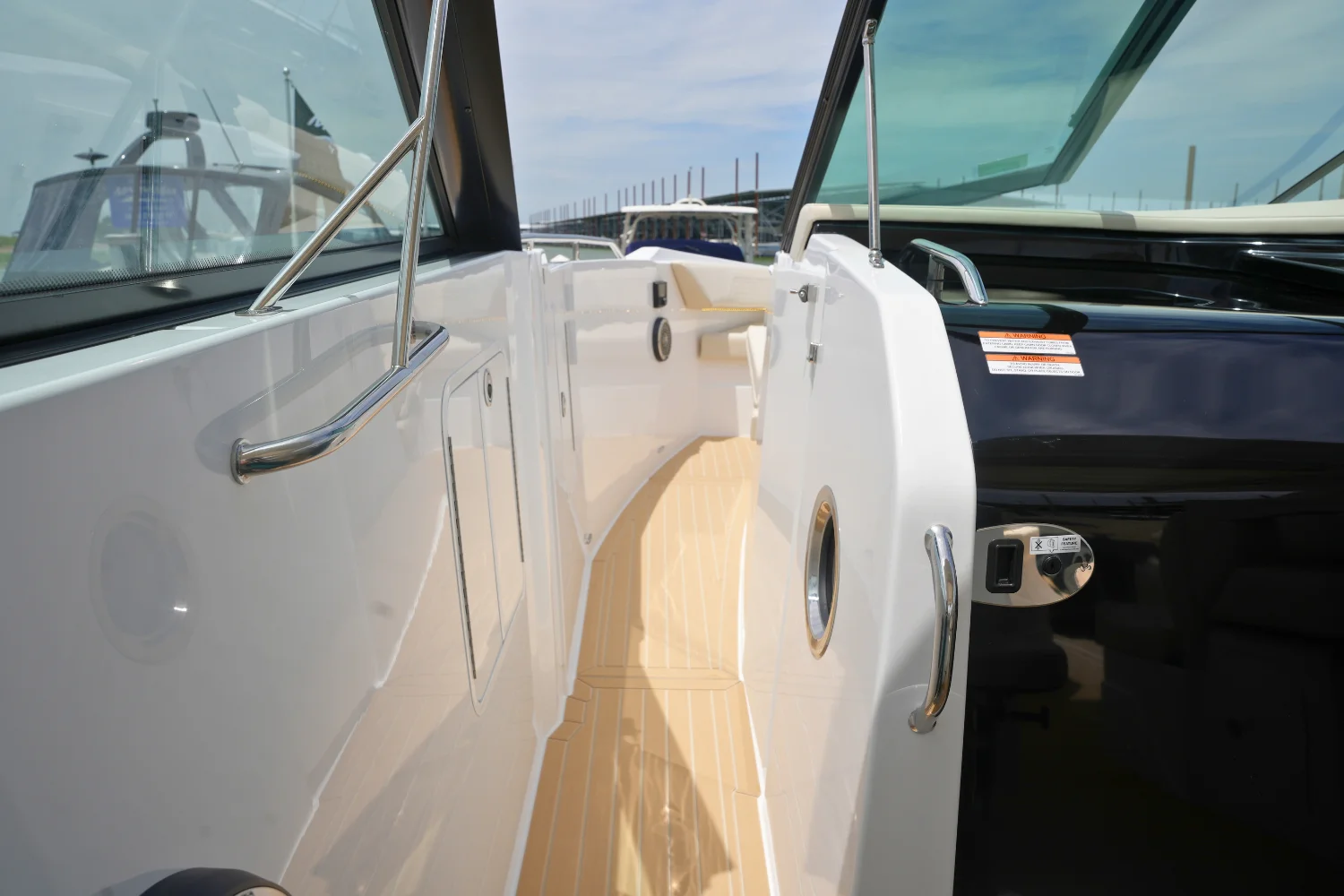 2026 Cruisers Yachts 38 GLS Image Thumbnail #44