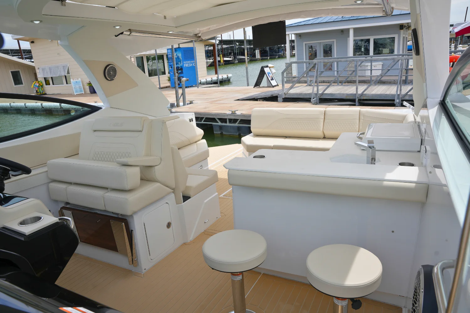 2026 Cruisers Yachts 38 GLS Image Thumbnail #32