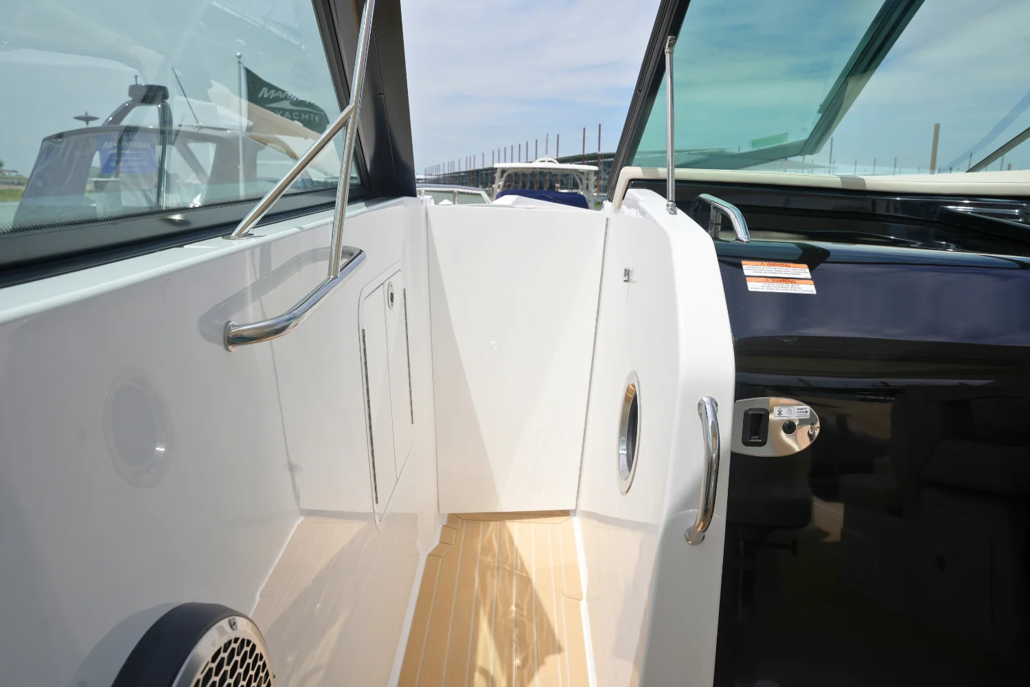 2026 Cruisers Yachts 38 GLS Image Thumbnail #45