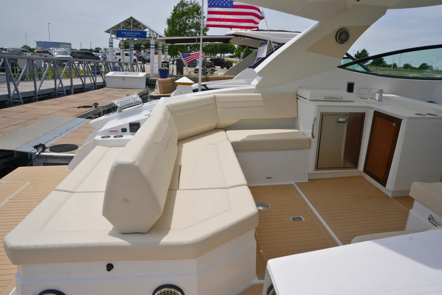 2026 Cruisers Yachts 38 GLS Image Thumbnail #23