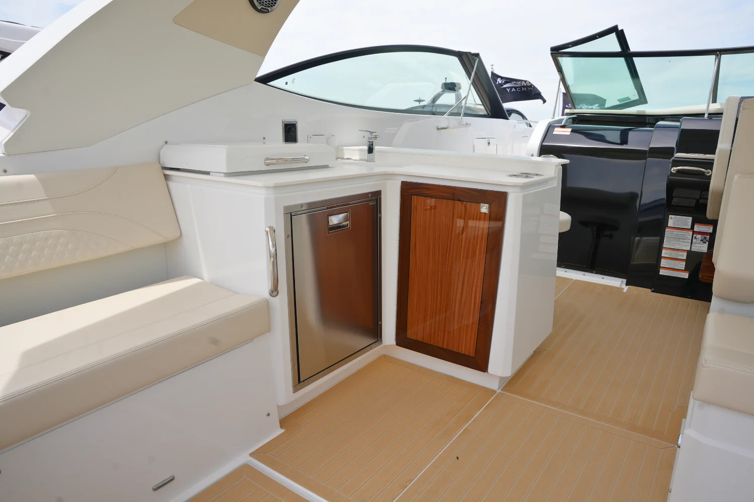 2026 Cruisers Yachts 38 GLS Image Thumbnail #27