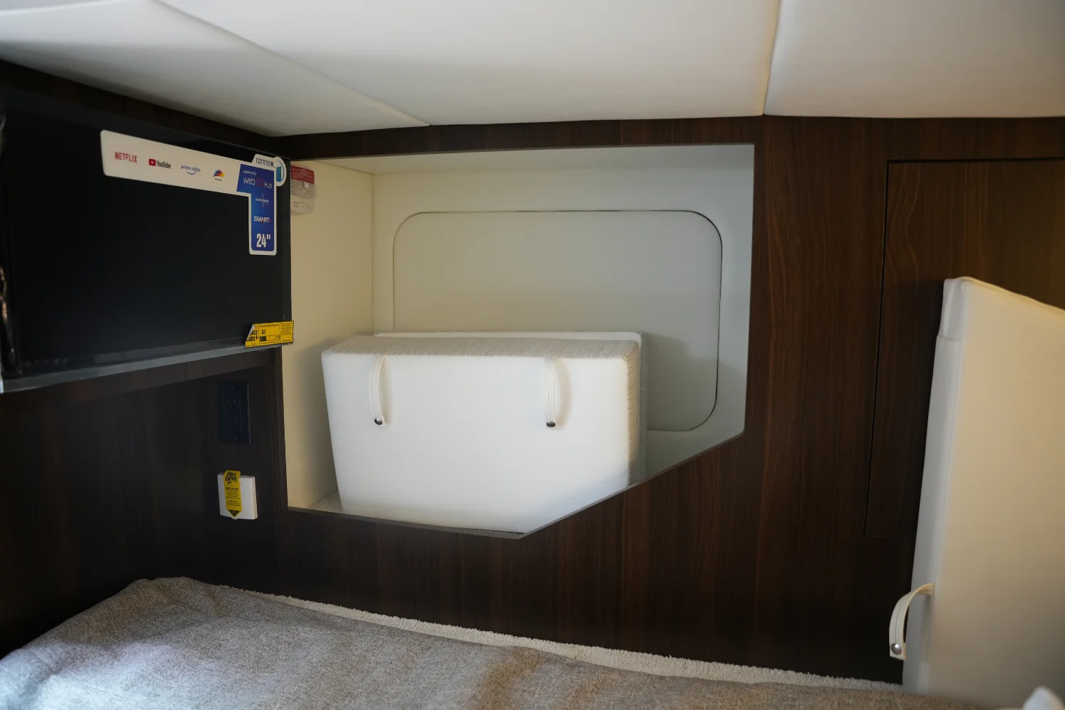 2026 Cruisers Yachts 38 GLS Image Thumbnail #59