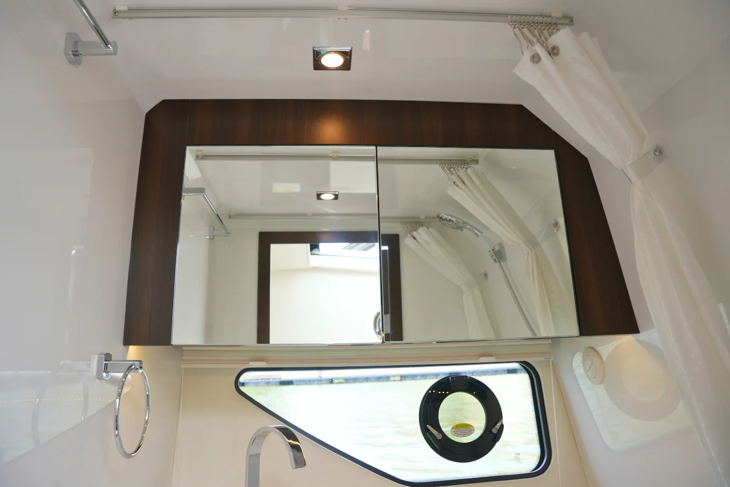2026 Cruisers Yachts 38 GLS Image Thumbnail #66