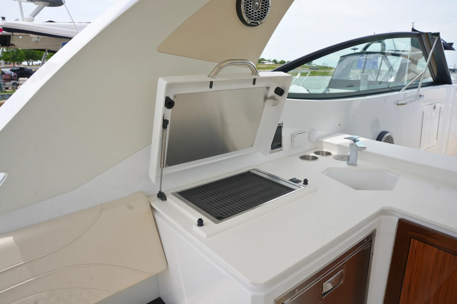 2026 Cruisers Yachts 38 GLS Image Thumbnail #28