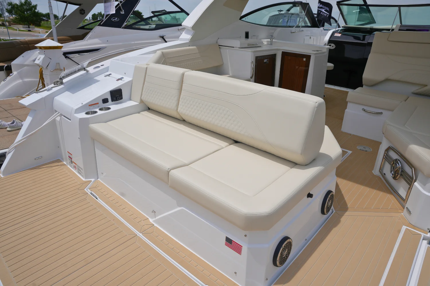 2026 Cruisers Yachts 38 GLS Image Thumbnail #15