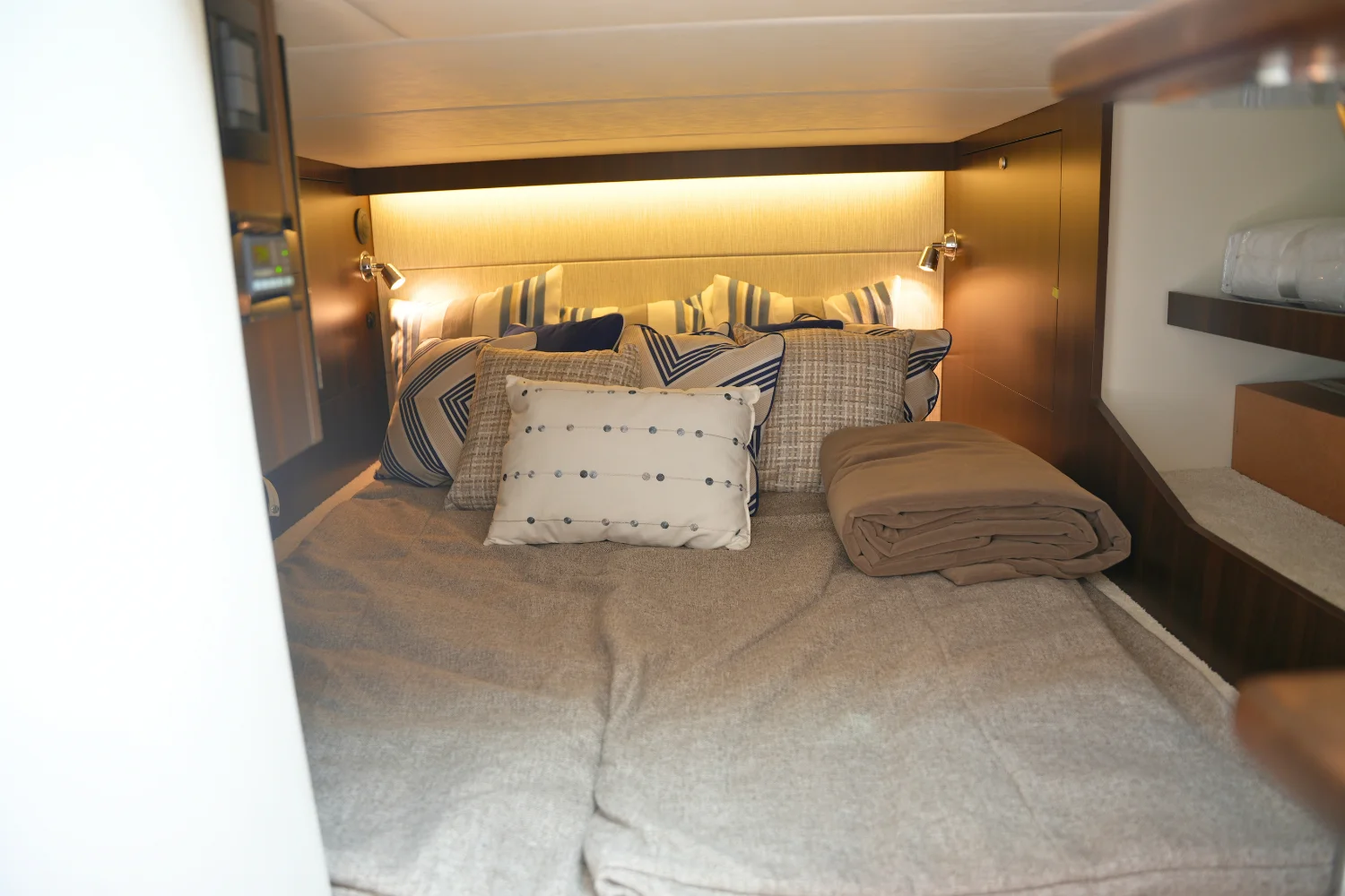 2026 Cruisers Yachts 38 GLS Image Thumbnail #57