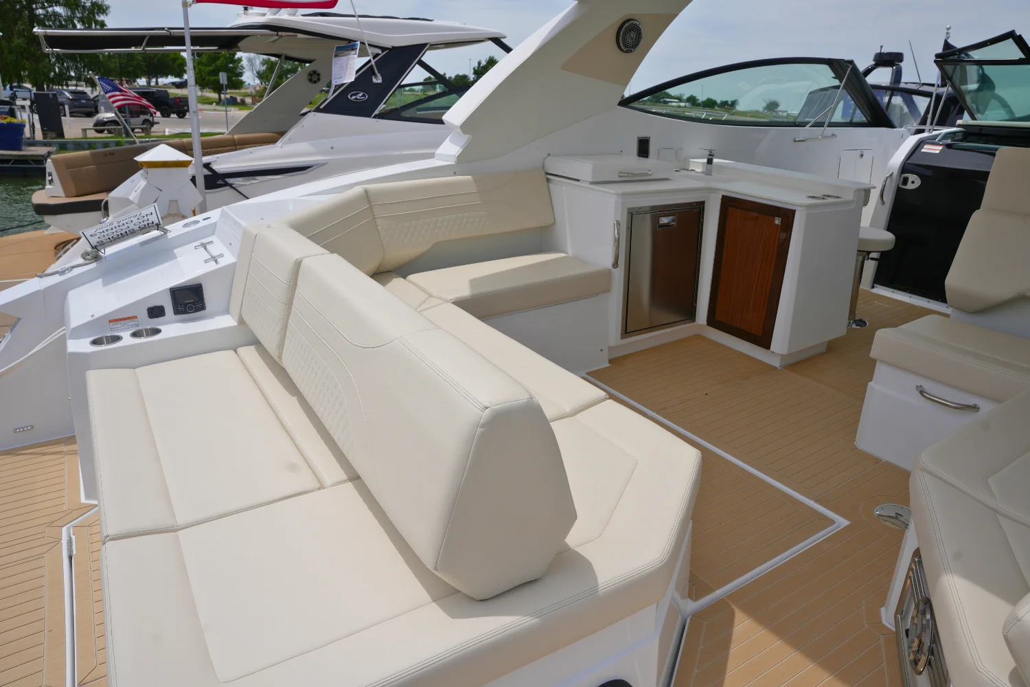 2026 Cruisers Yachts 38 GLS Image Thumbnail #22