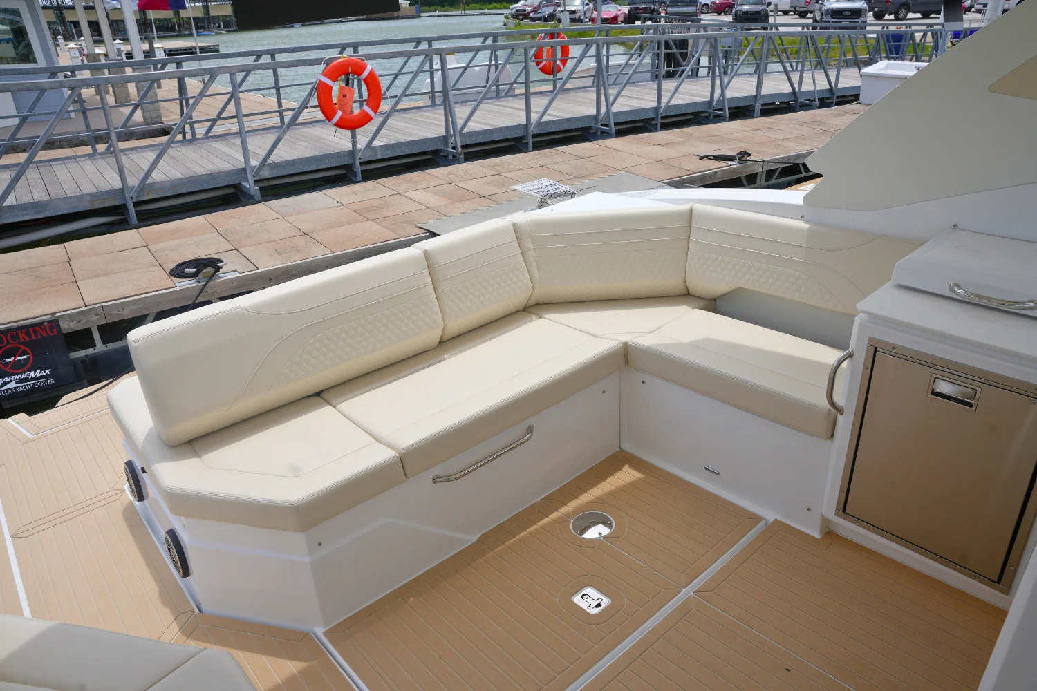 2026 Cruisers Yachts 38 GLS Image Thumbnail #25