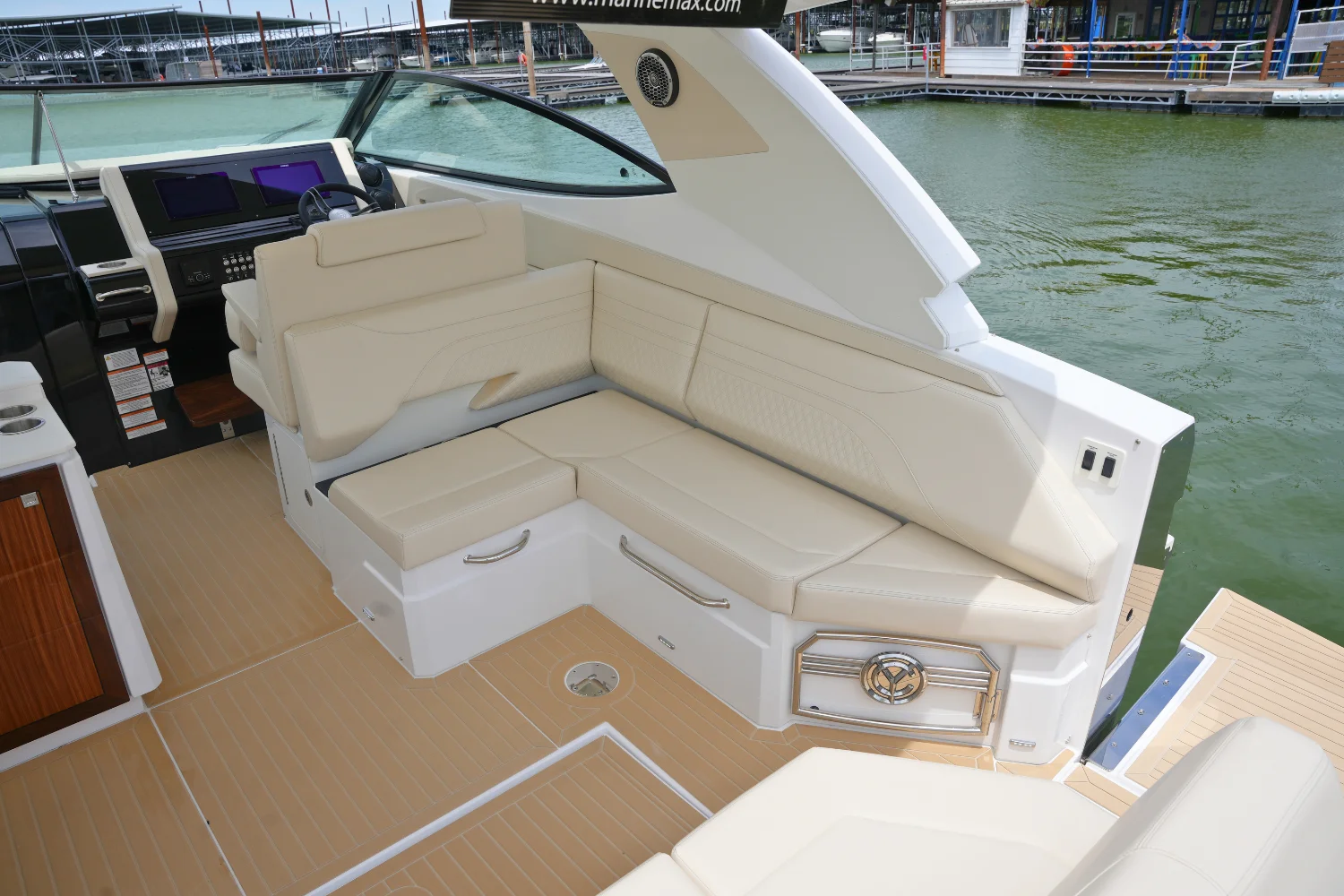 2026 Cruisers Yachts 38 GLS Image Thumbnail #24
