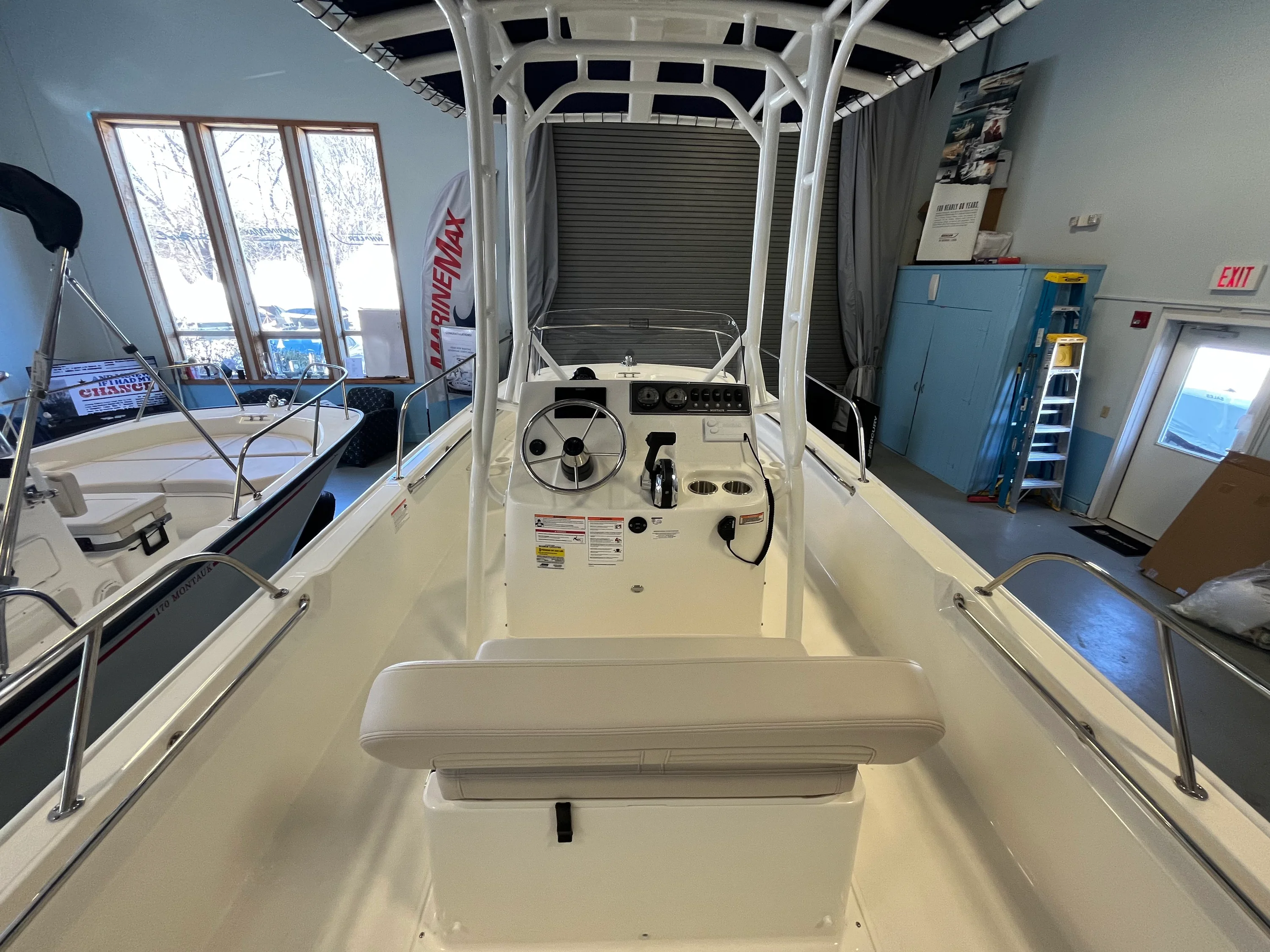 2026 Boston Whaler 190 Montauk Image Thumbnail #4