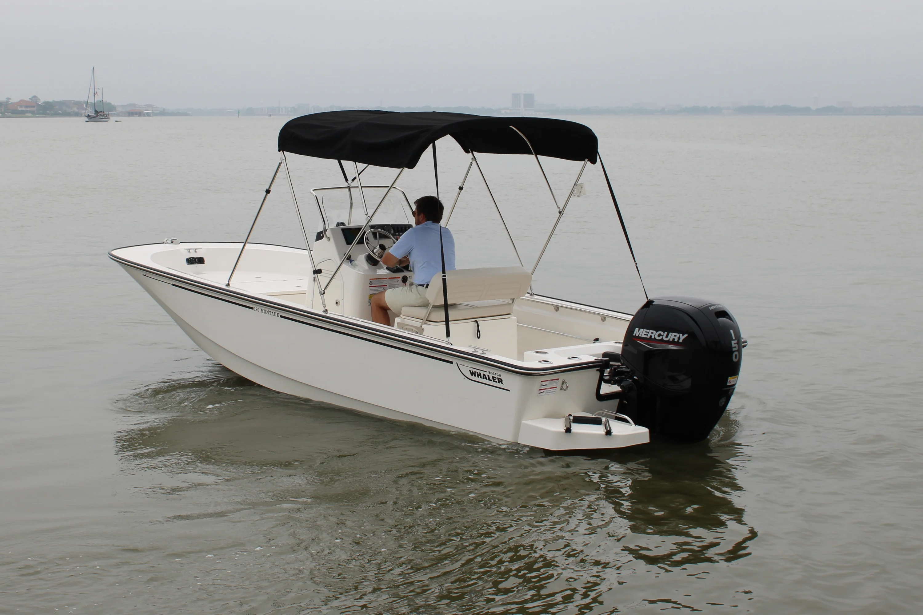 2026 Boston Whaler 190 Montauk Image Thumbnail #1