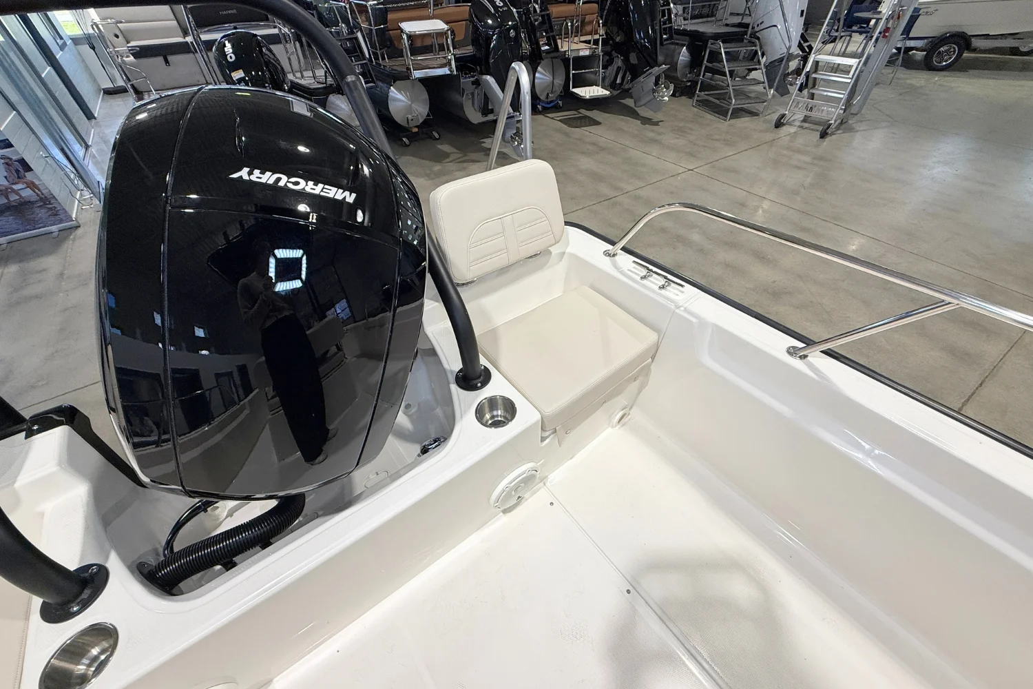 2026 Boston Whaler 190 Montauk Image Thumbnail #9