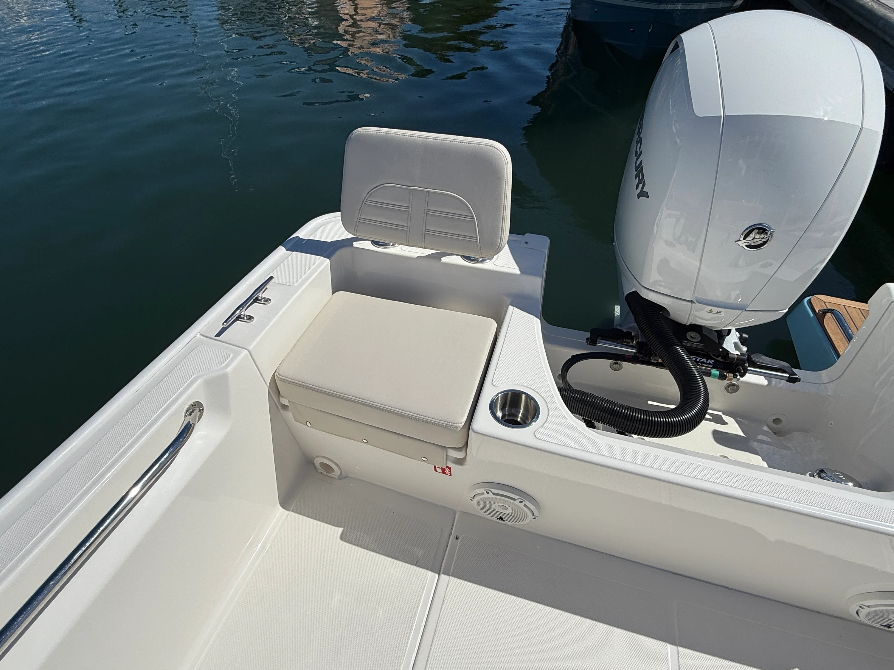 2026 Boston Whaler 190 Montauk Image Thumbnail #9