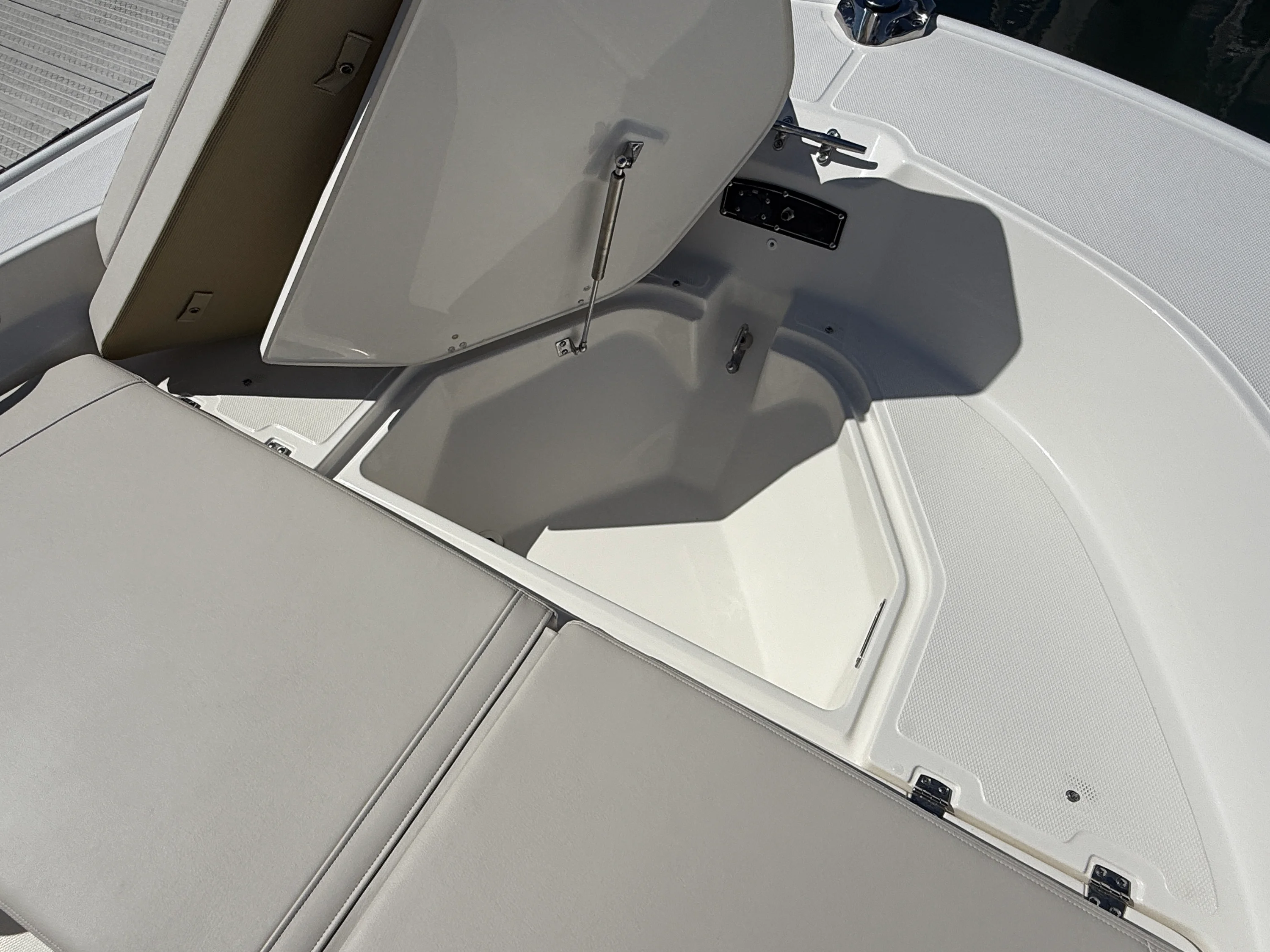 2026 Boston Whaler 190 Montauk Image Thumbnail #20