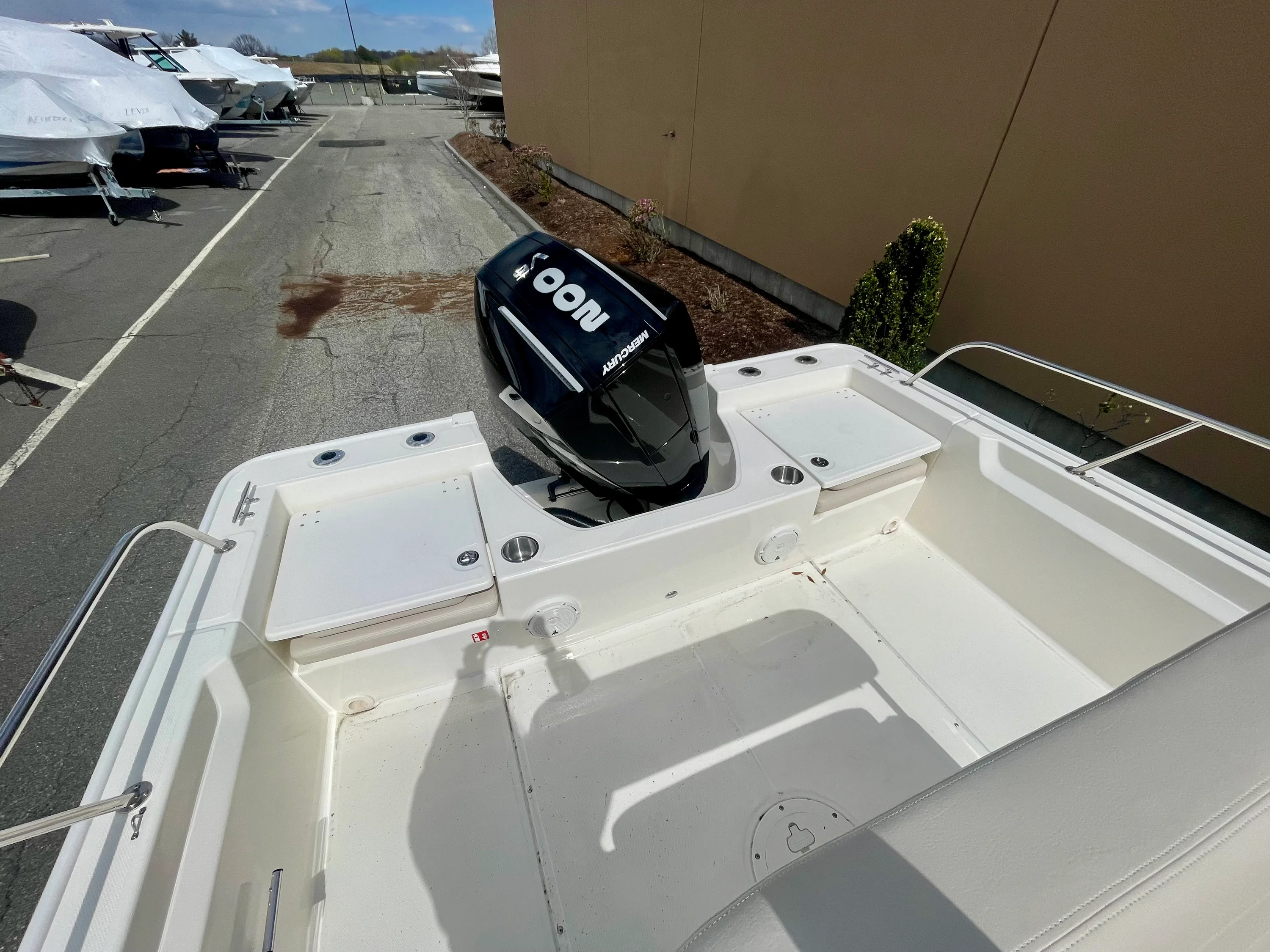 Thumbnail 4 for 2026 Boston Whaler 210 Montauk