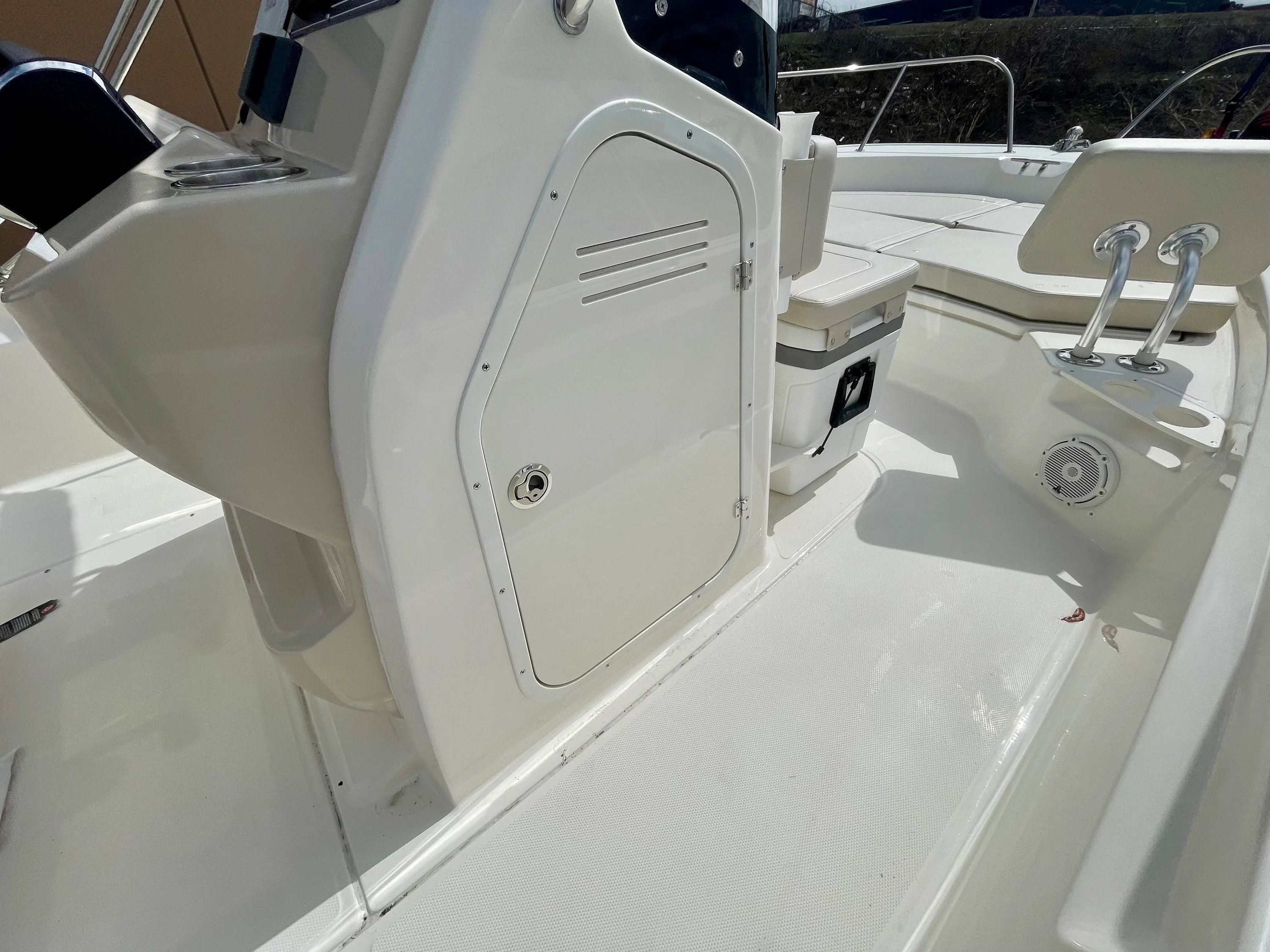 2026 Boston Whaler 210 Montauk Image Thumbnail #11