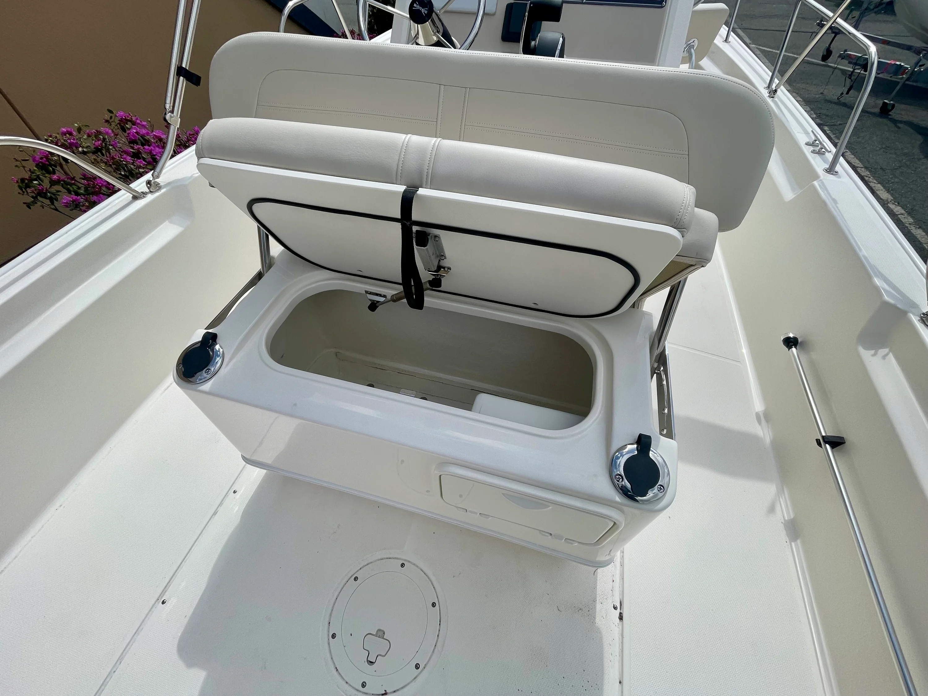 2026 Boston Whaler 210 Montauk Image Thumbnail #7