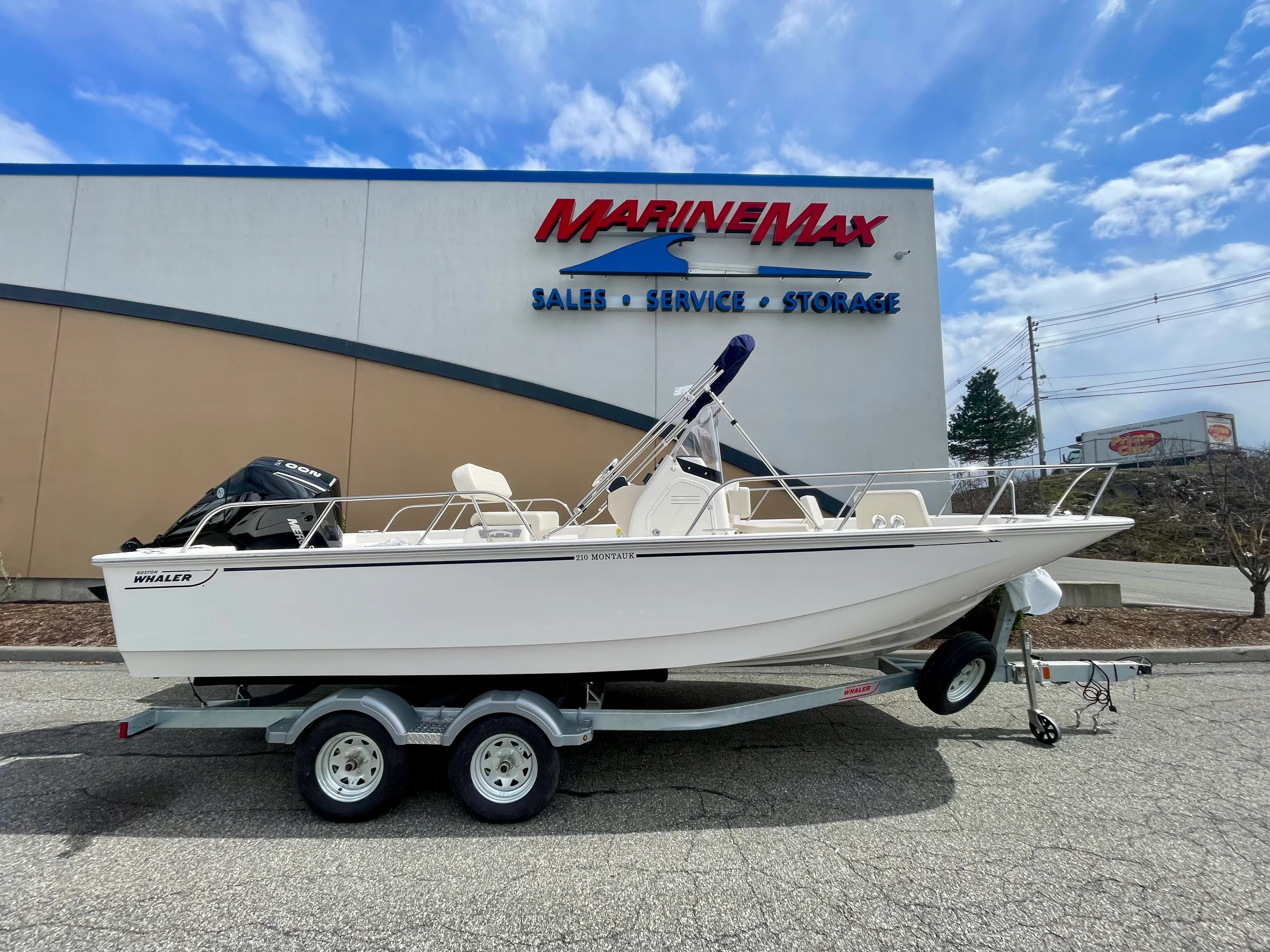 Thumbnail 2 for 2026 Boston Whaler 210 Montauk