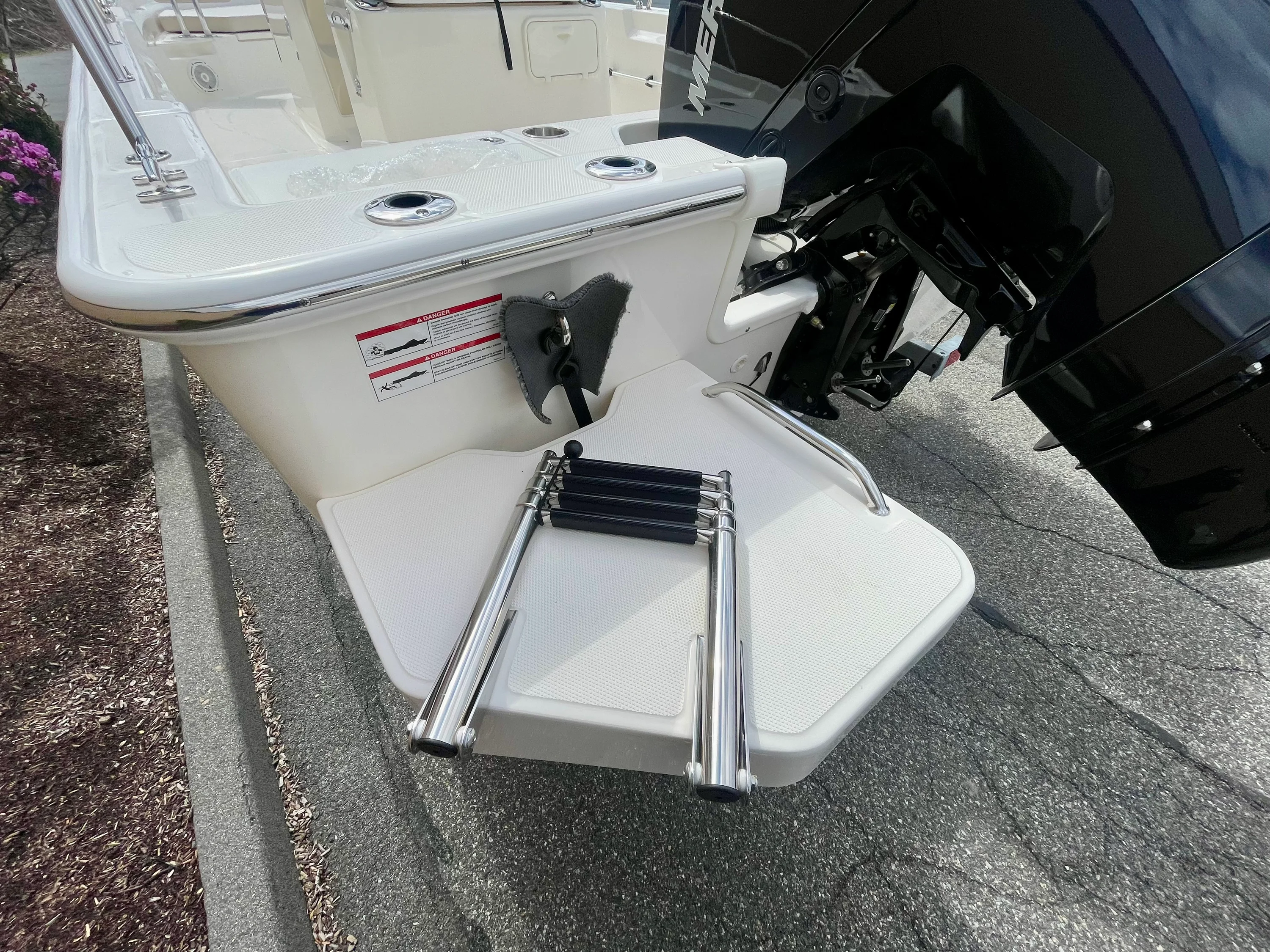 Thumbnail 3 for 2026 Boston Whaler 210 Montauk