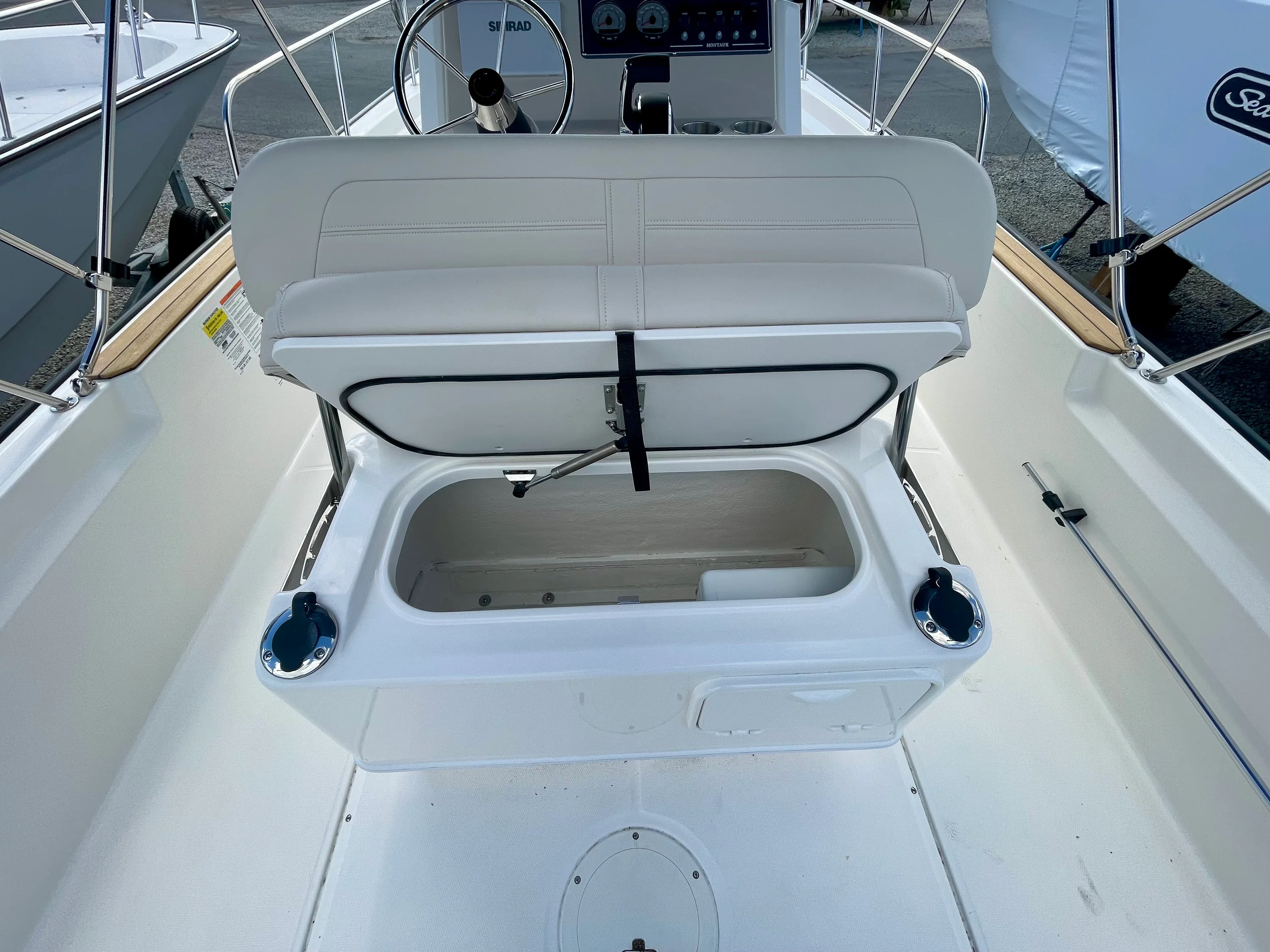 2026 Boston Whaler 210 Montauk Image Thumbnail #6