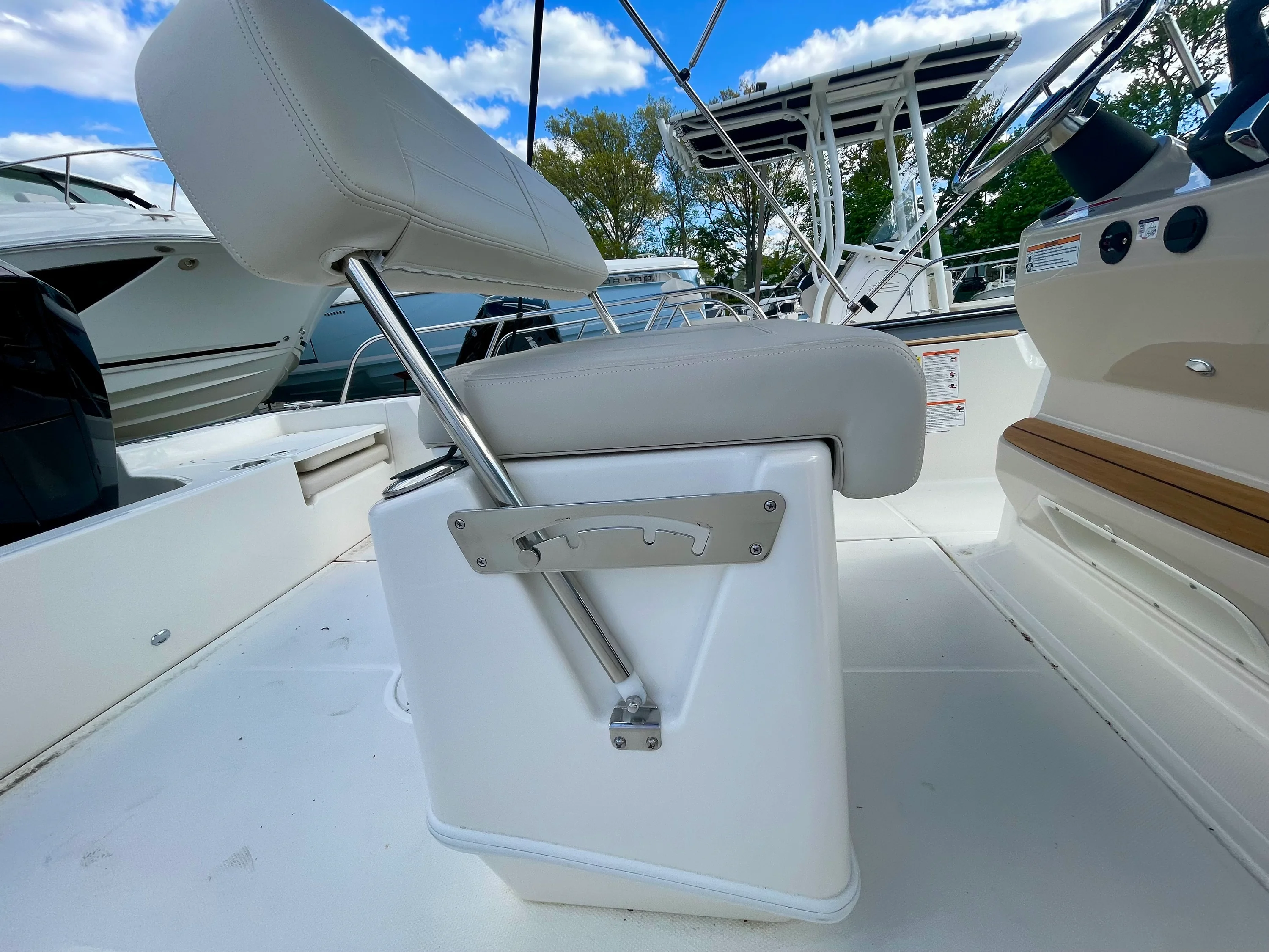 2026 Boston Whaler 210 Montauk Image Thumbnail #7