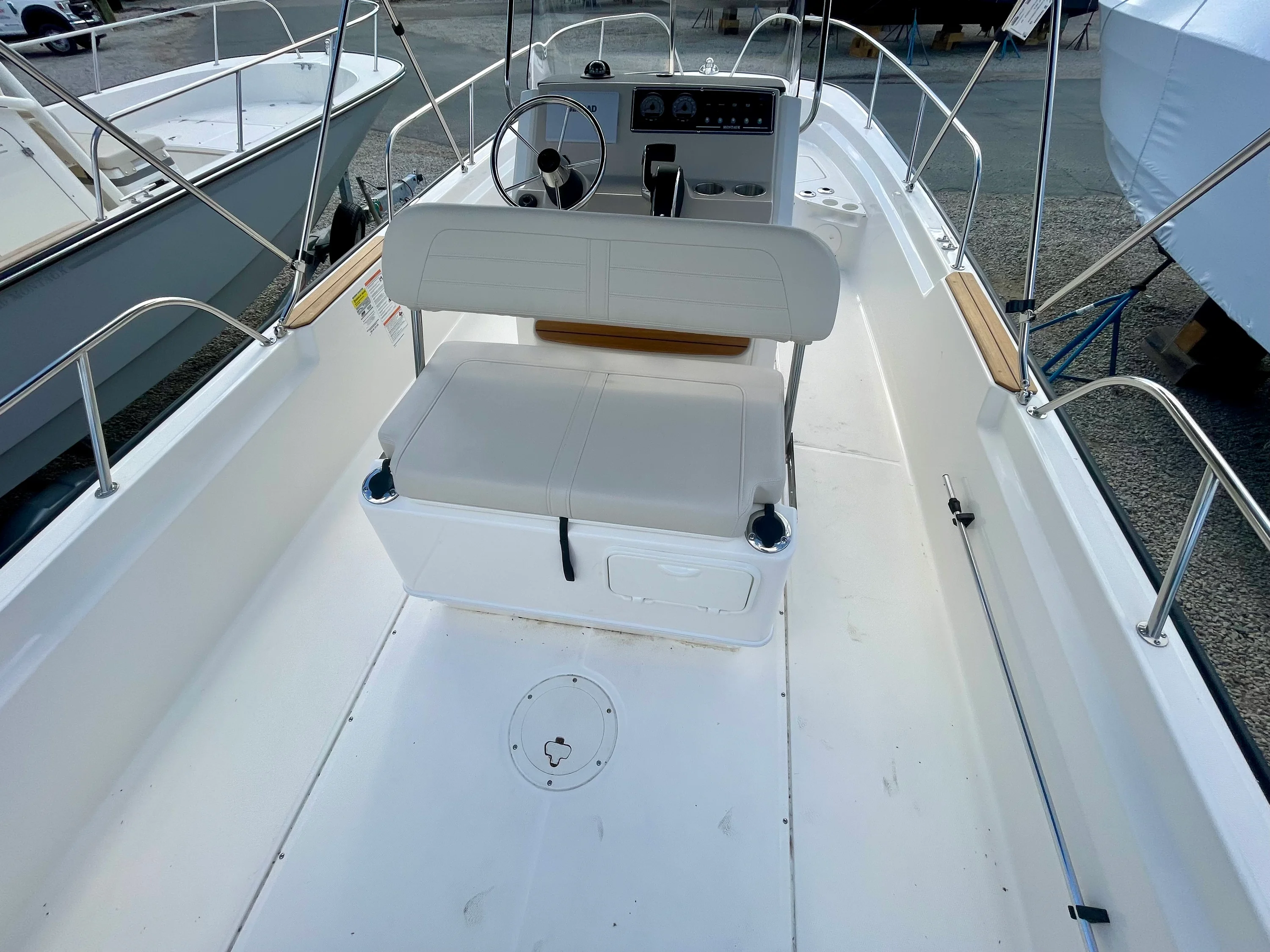 2026 Boston Whaler 210 Montauk Image Thumbnail #5