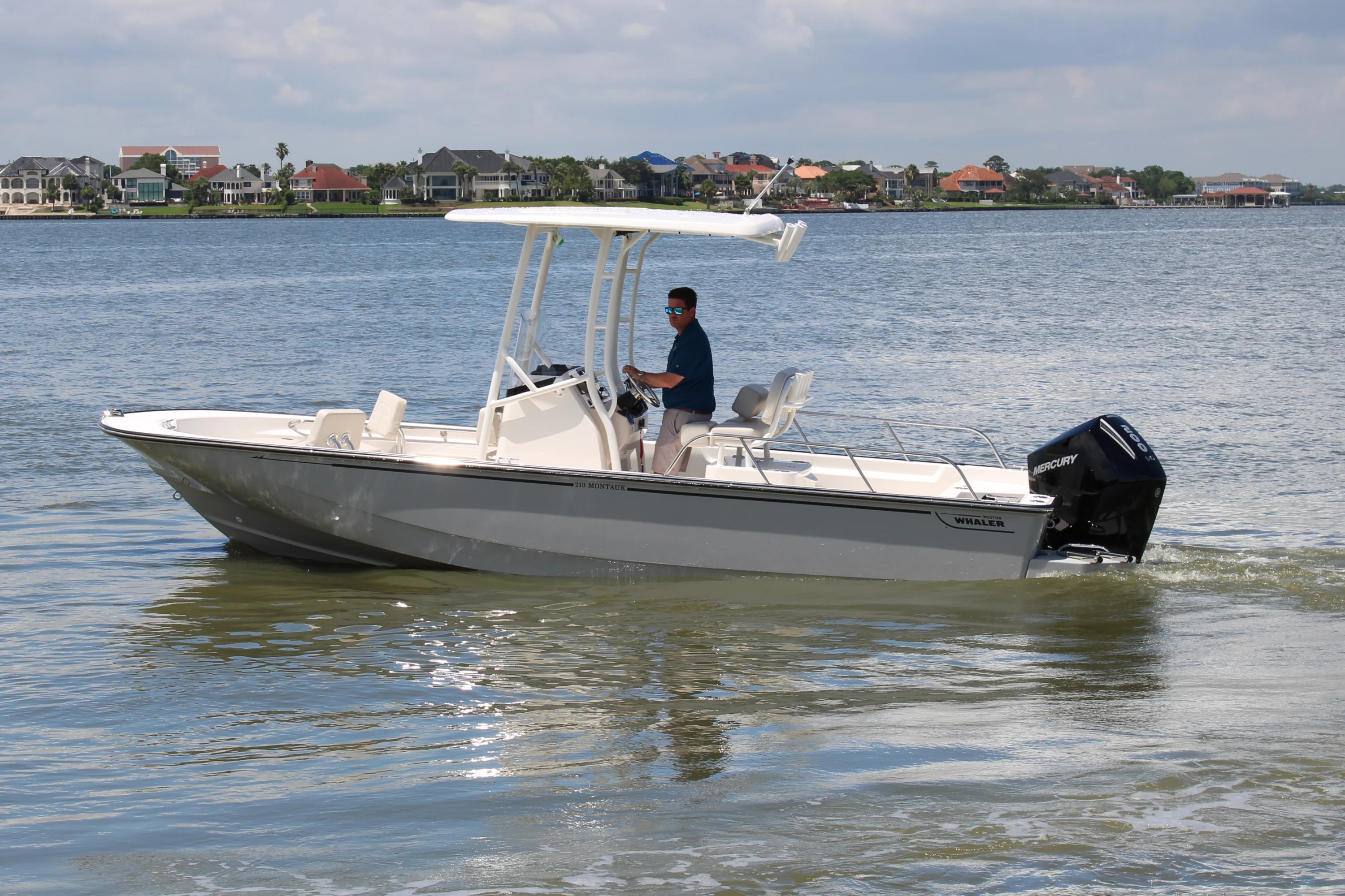 2026 Boston Whaler 210 Montauk Image Thumbnail #0