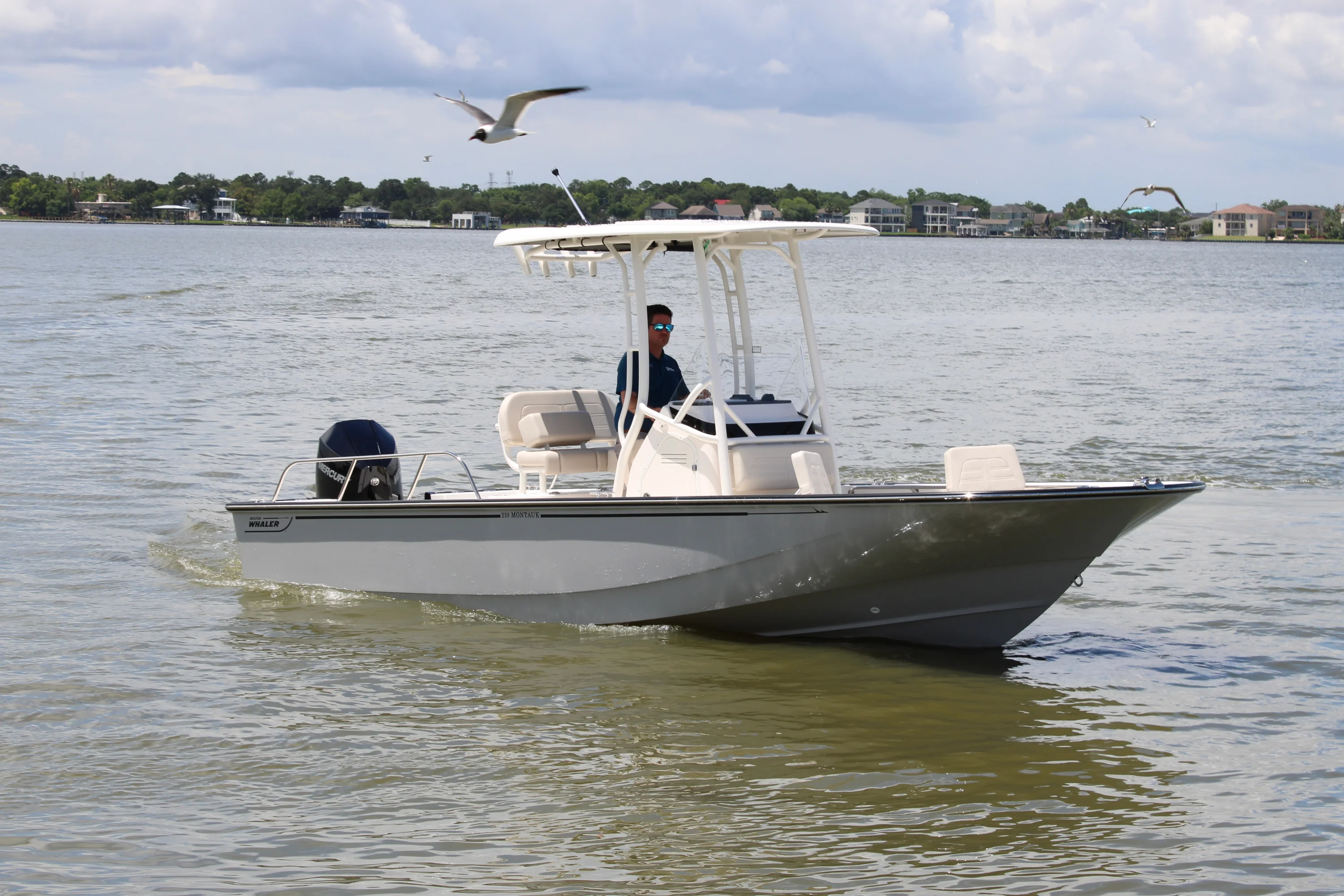 2026 Boston Whaler 210 Montauk Image Thumbnail #9