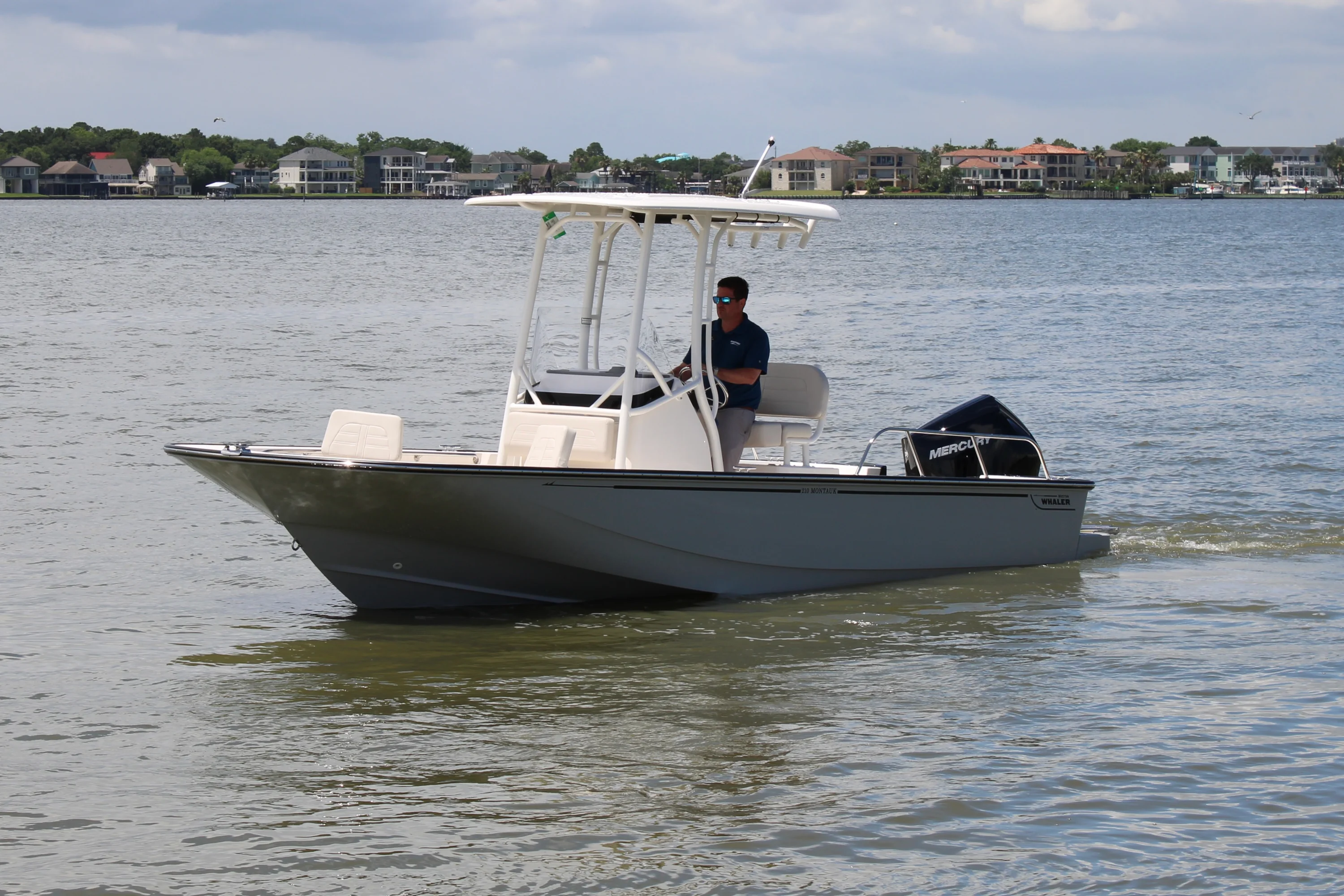 2026 Boston Whaler 210 Montauk Image Thumbnail #14