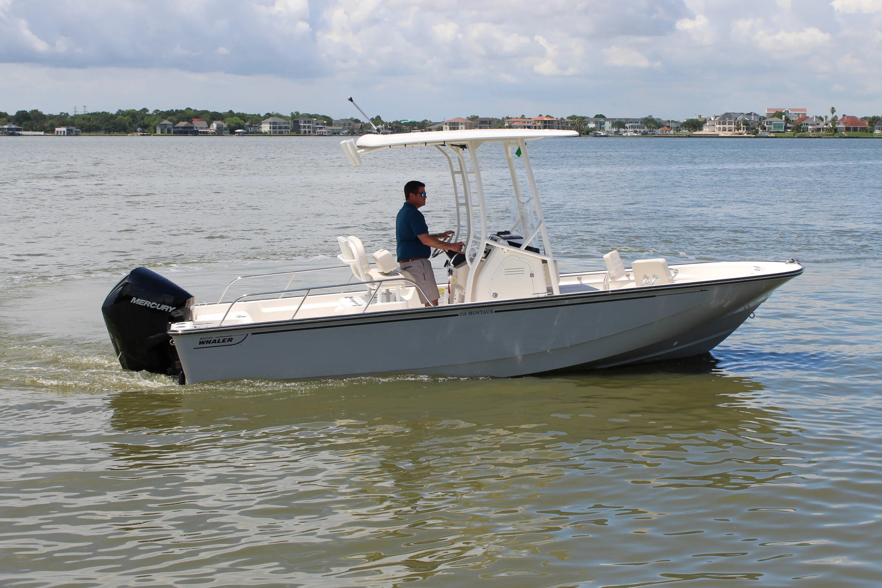 2026 Boston Whaler 210 Montauk Image Thumbnail #8