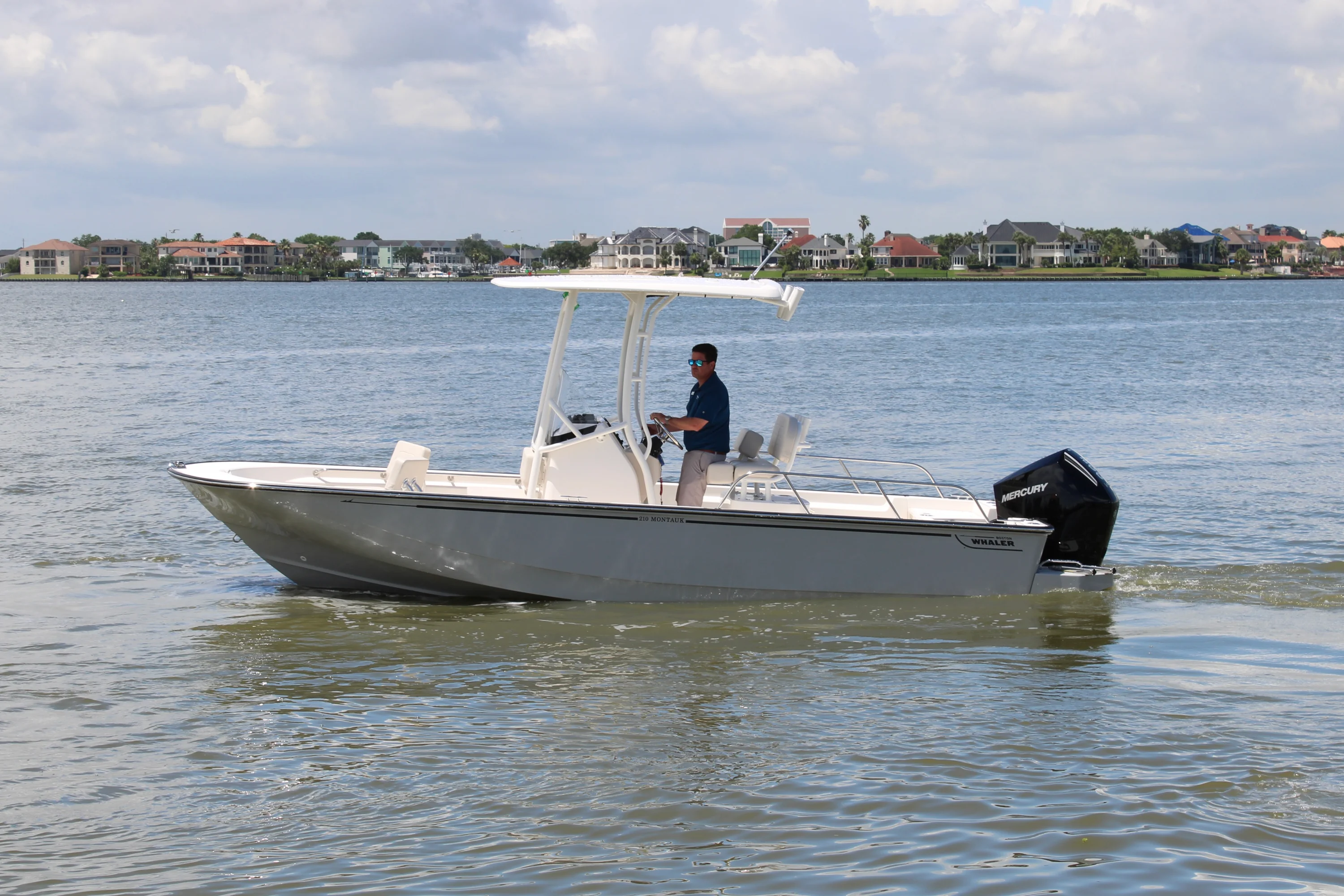 2026 Boston Whaler 210 Montauk Image Thumbnail #15
