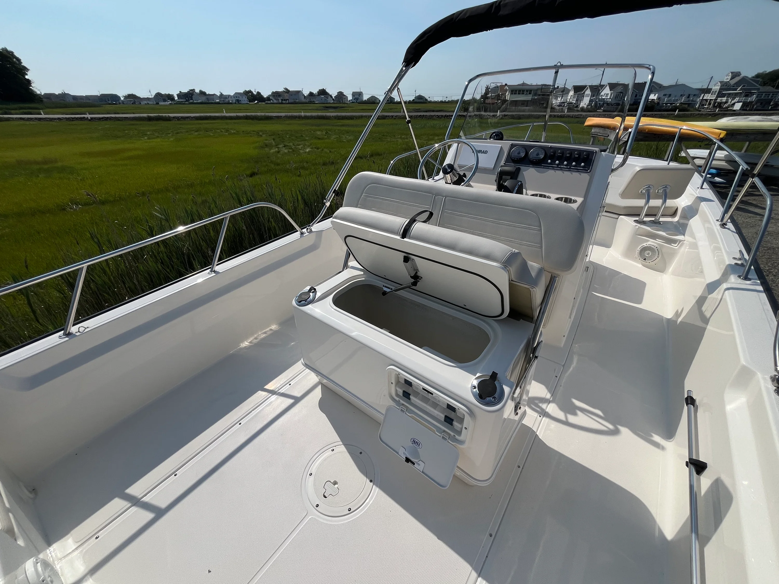 2026 Boston Whaler 210 Montauk Image Thumbnail #4