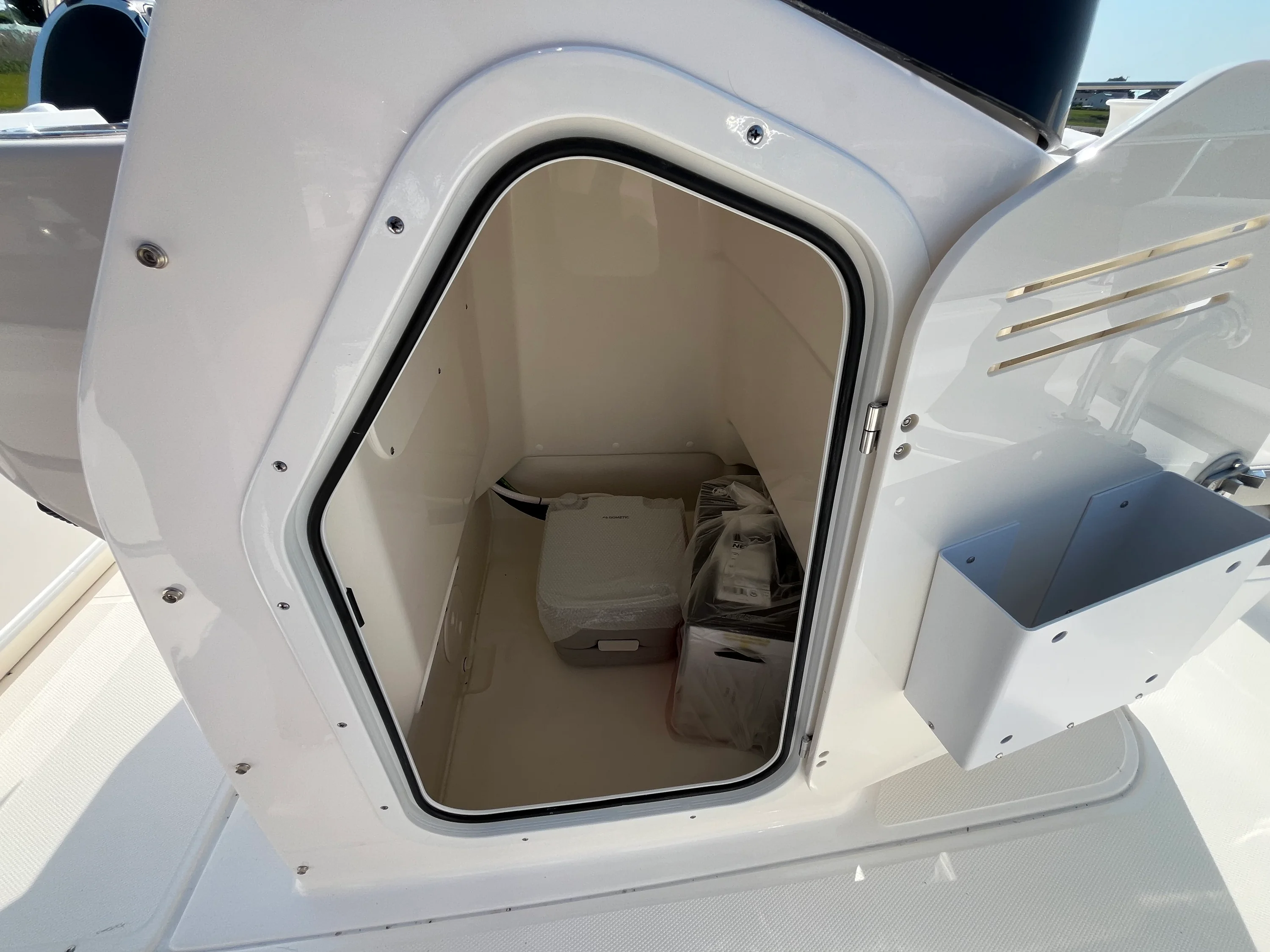 2026 Boston Whaler 210 Montauk Image Thumbnail #8
