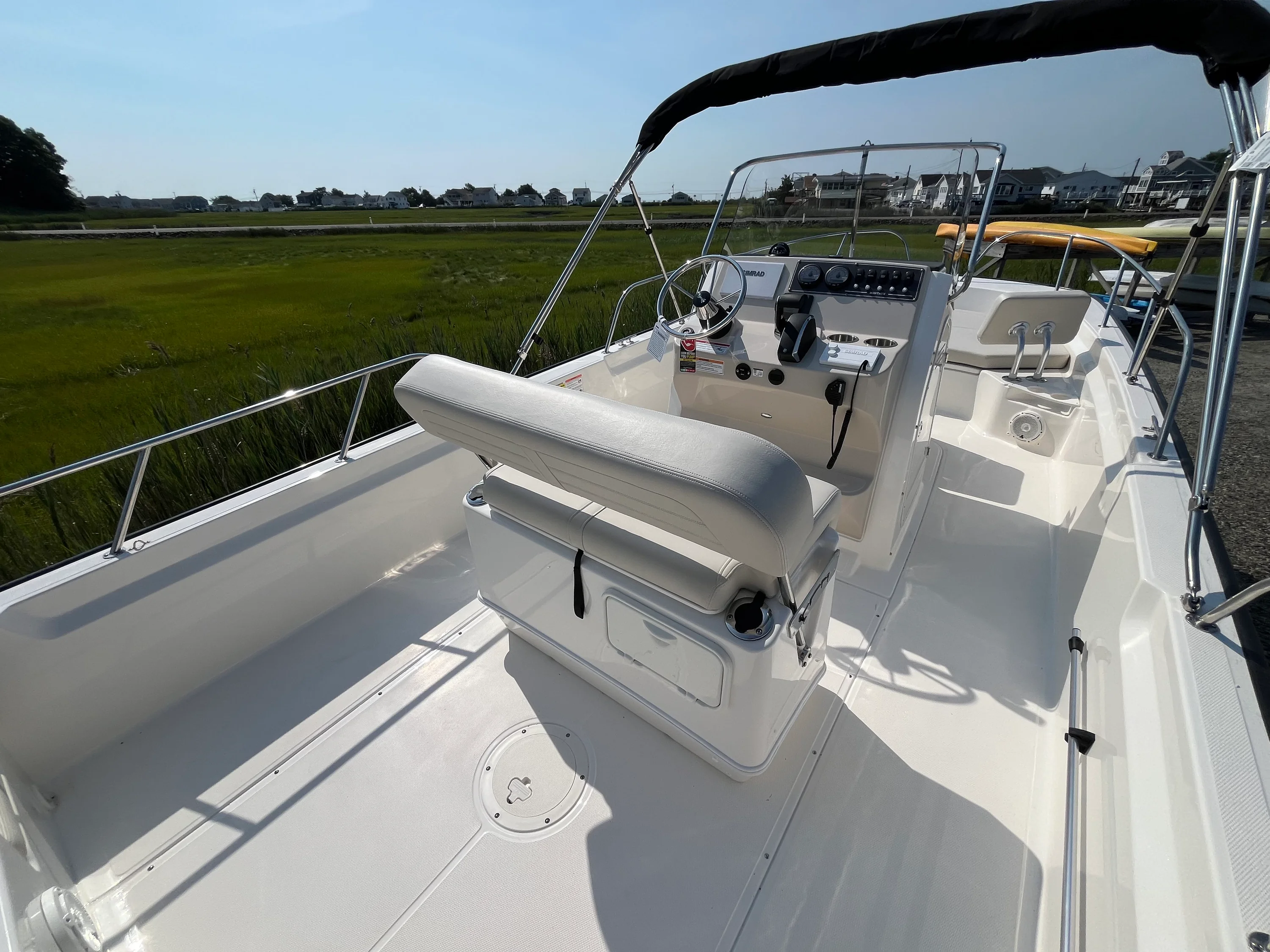 2026 Boston Whaler 210 Montauk Image Thumbnail #3
