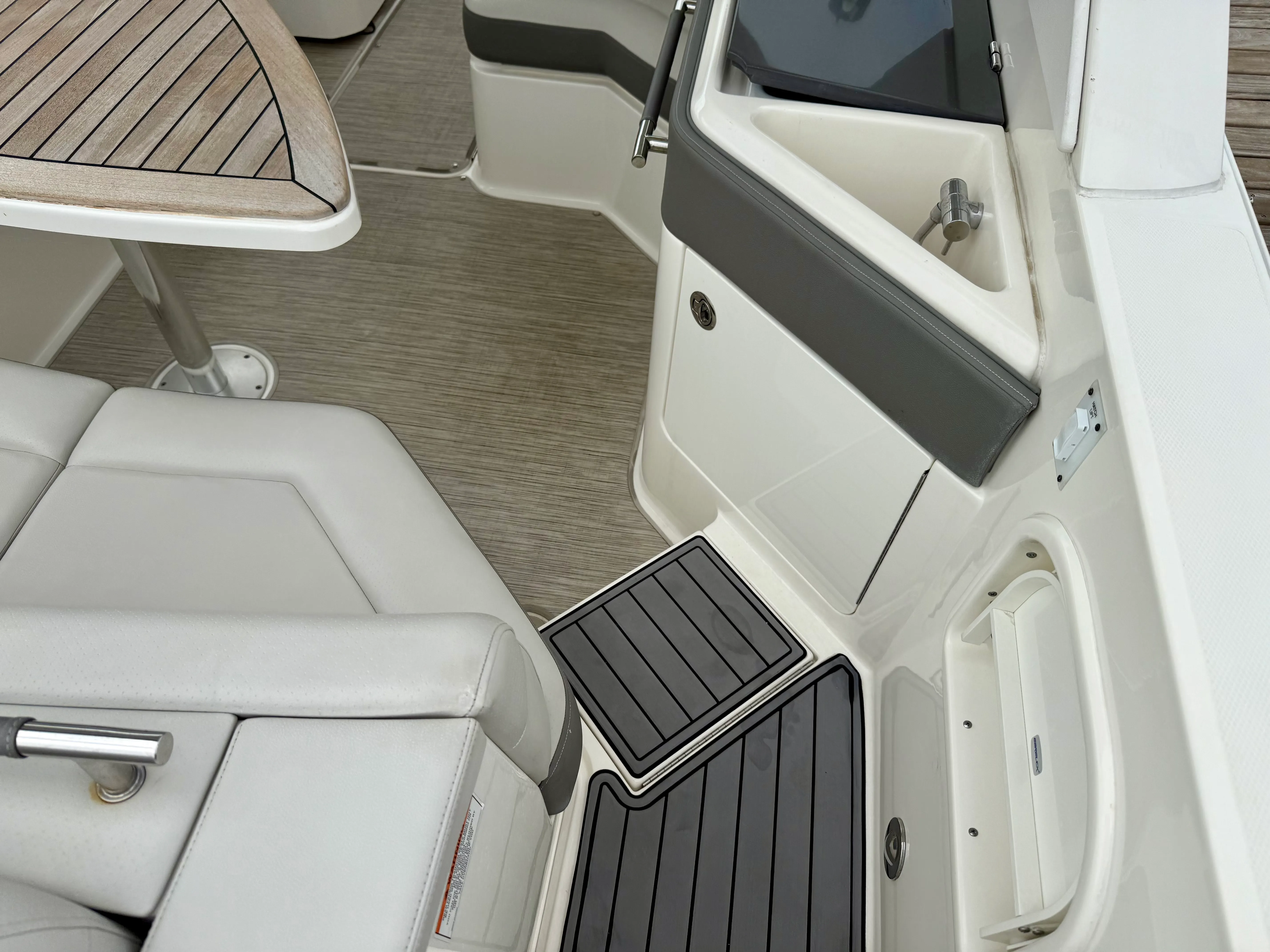 2021 Sea Ray SLX 310 OB Image Thumbnail #25