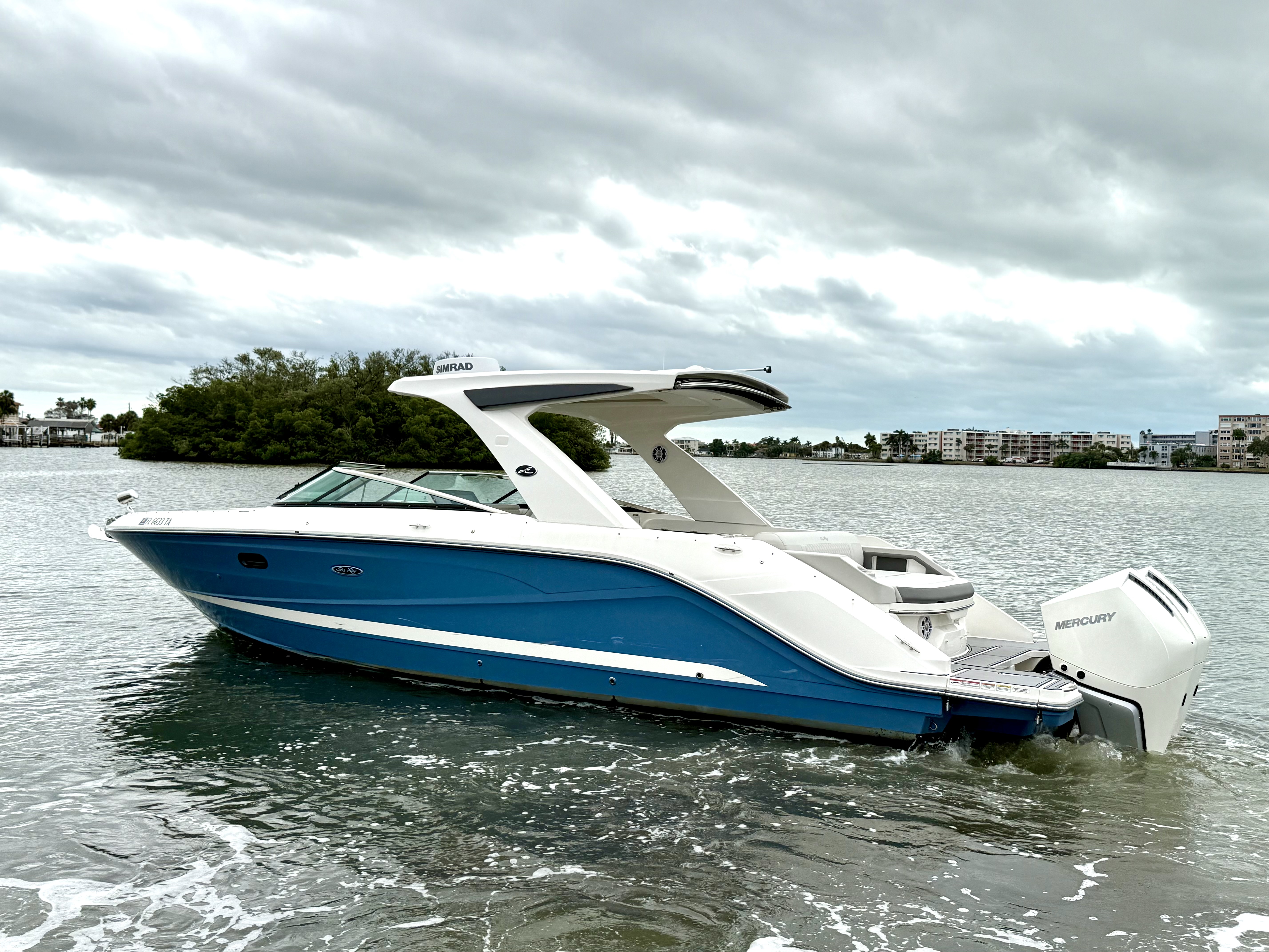 2021 Sea Ray SLX 310 OB Image Thumbnail #7