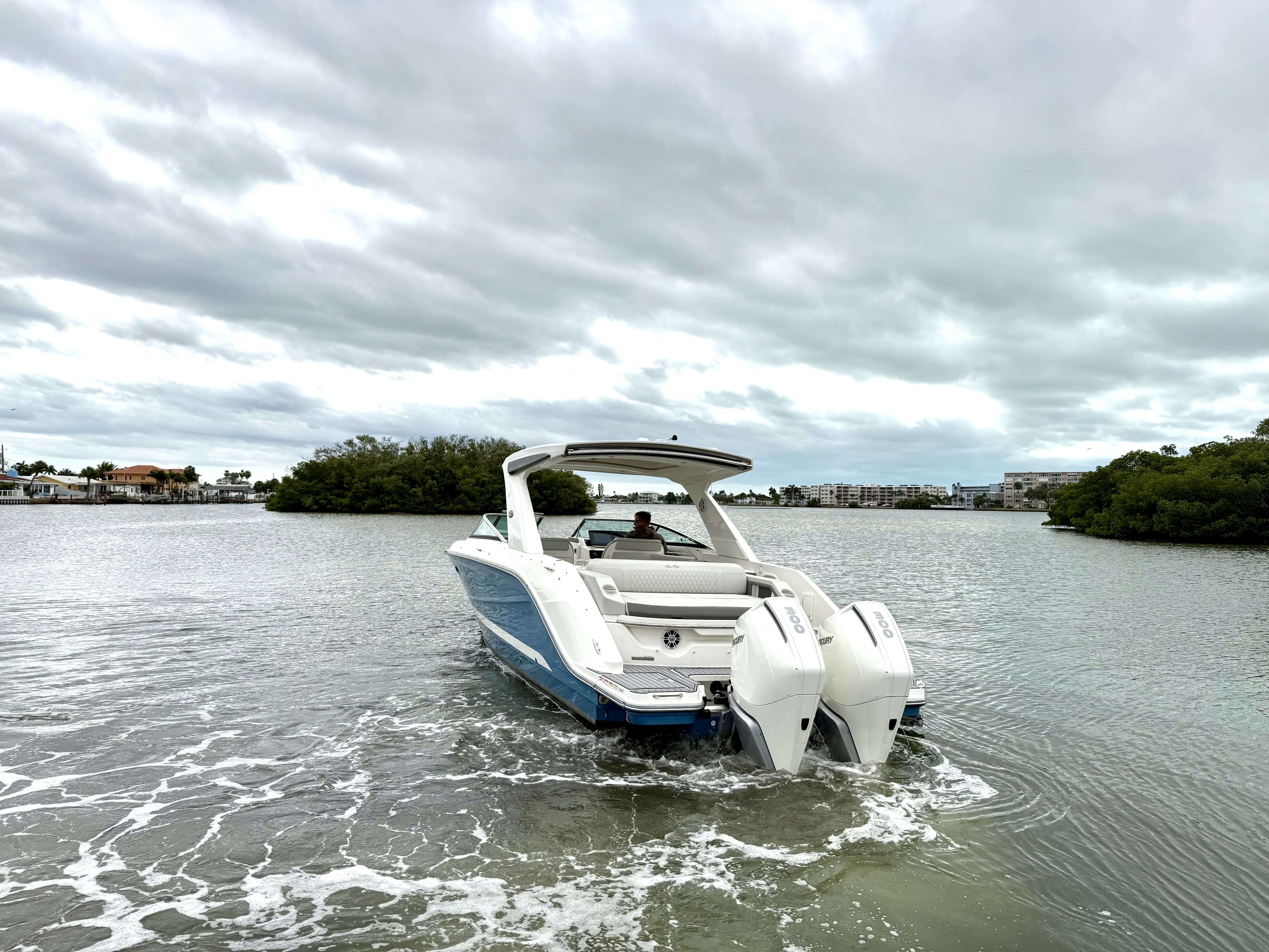 2021 Sea Ray SLX 310 OB Image Thumbnail #9