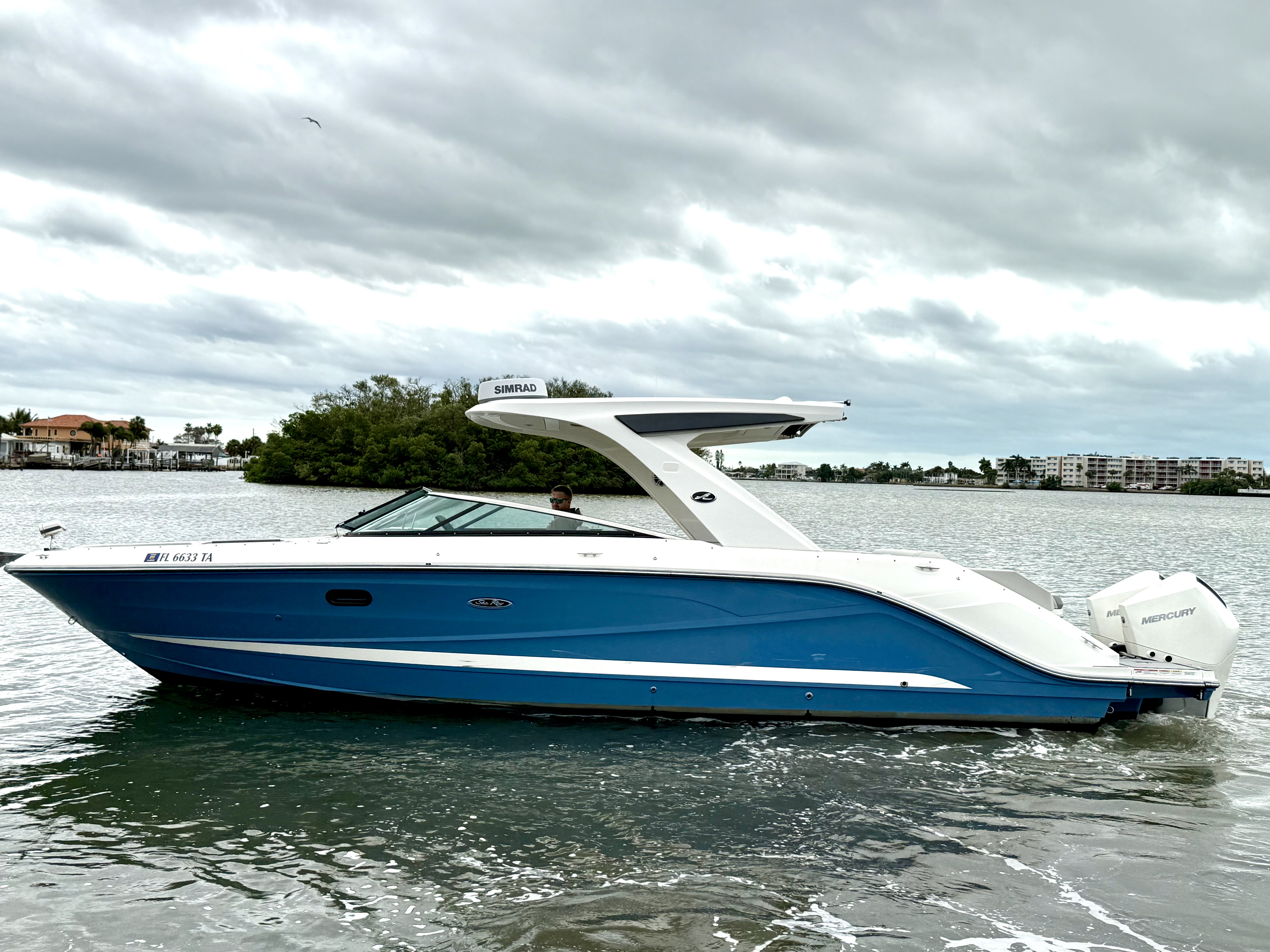 2021 Sea Ray SLX 310 OB Image Thumbnail #10