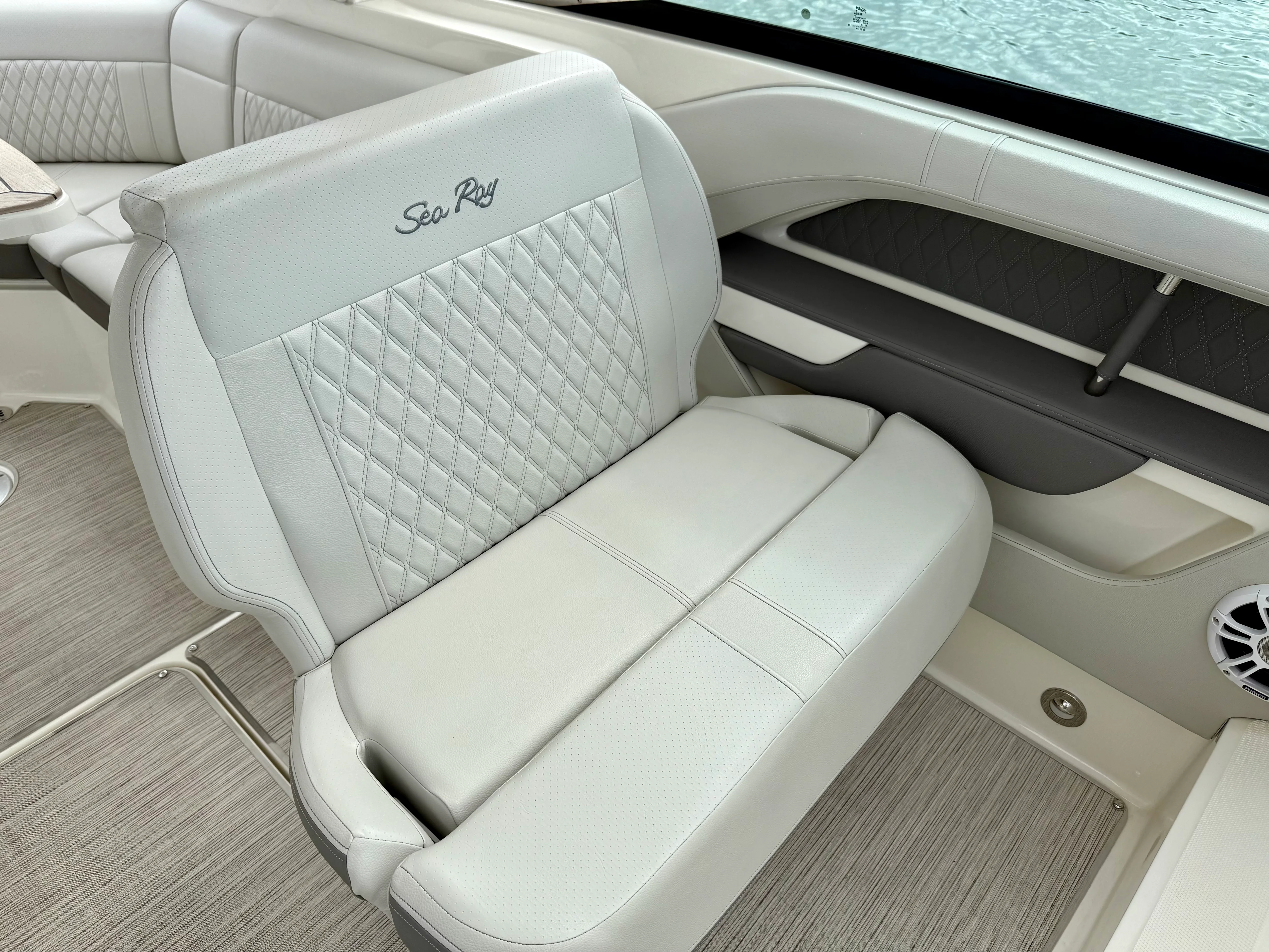 2021 Sea Ray SLX 310 OB Image Thumbnail #39