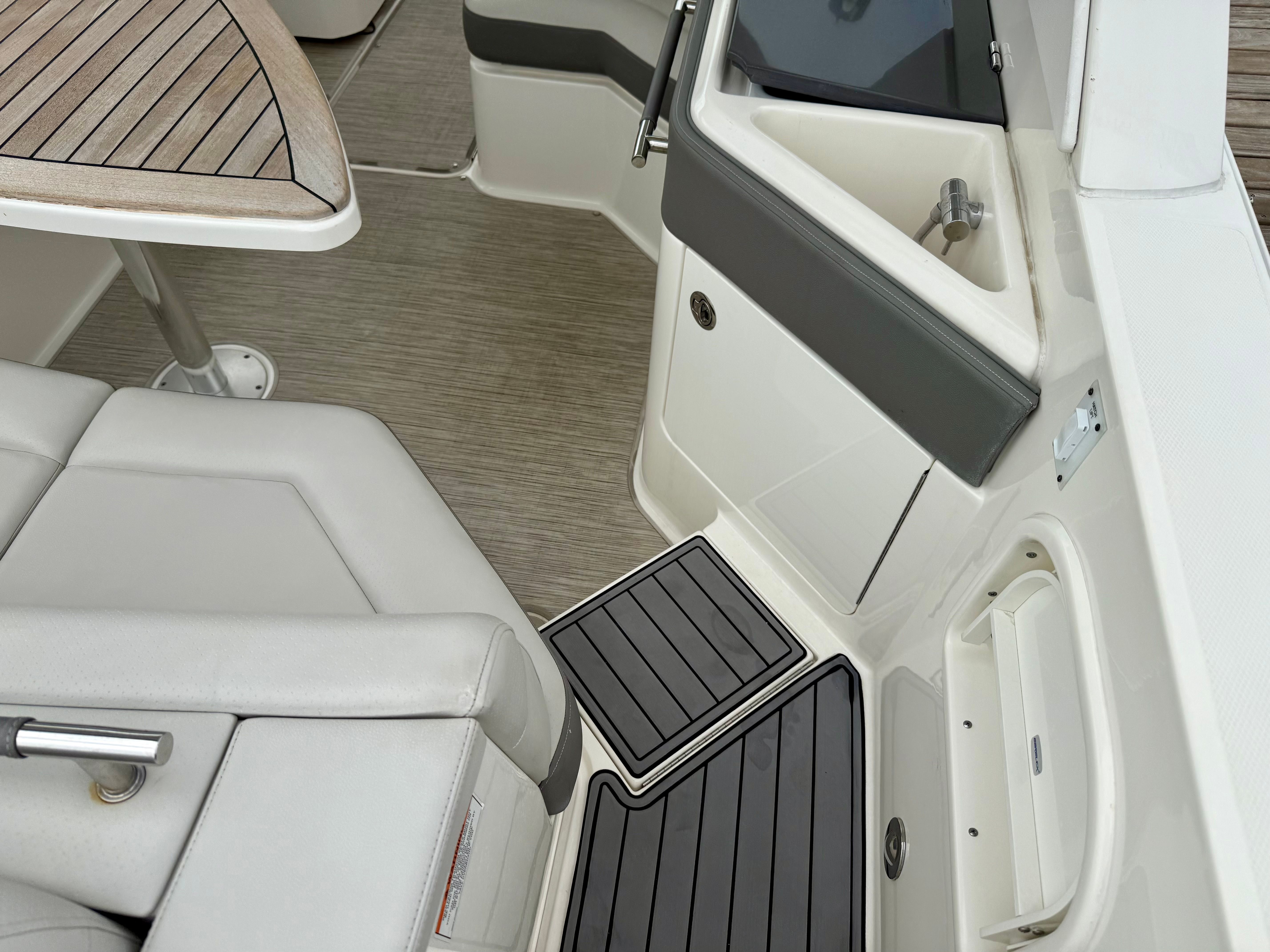 2021 Sea Ray SLX 310 OB Image Thumbnail #25