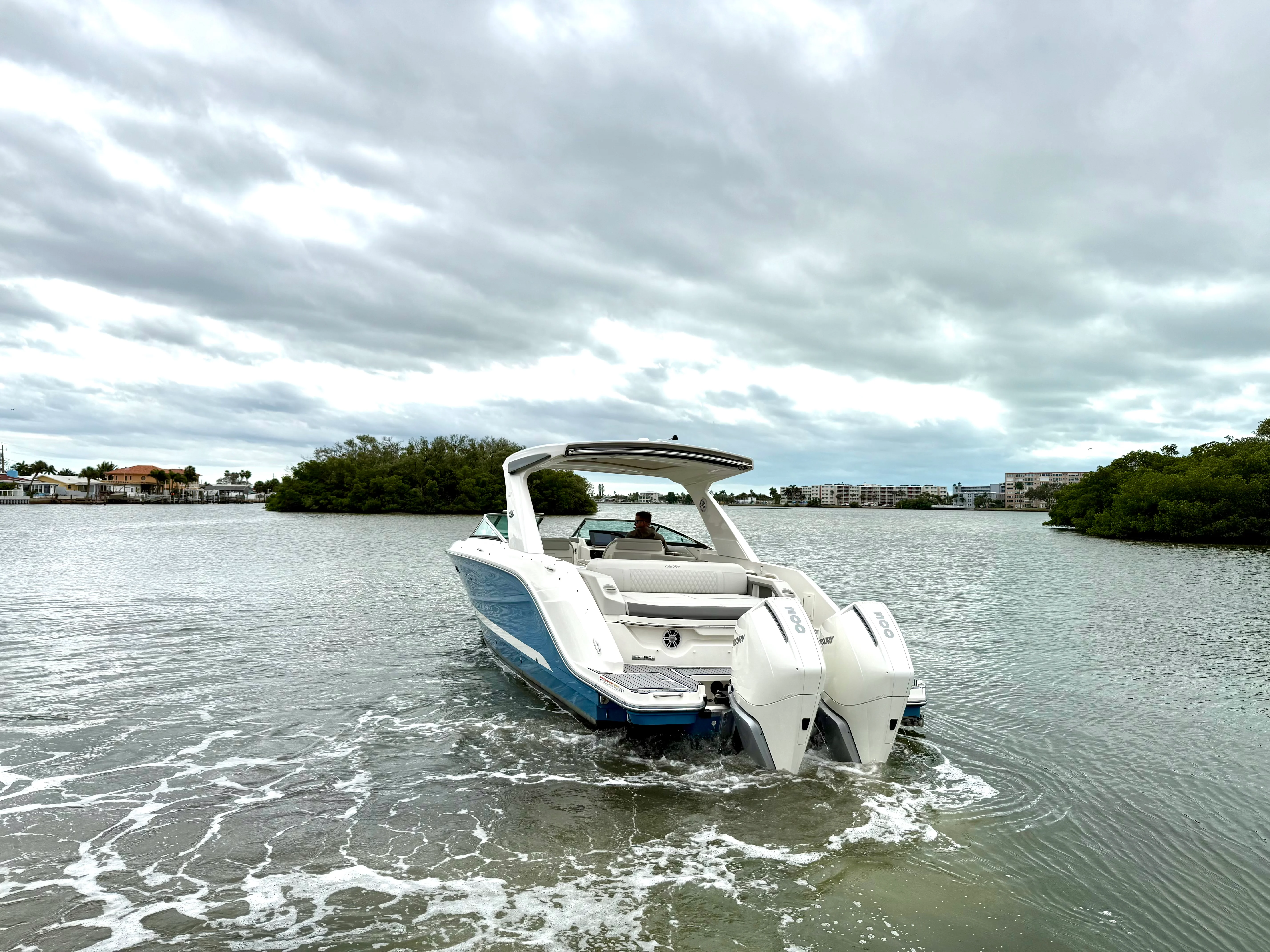 2021 Sea Ray SLX 310 OB Image Thumbnail #9