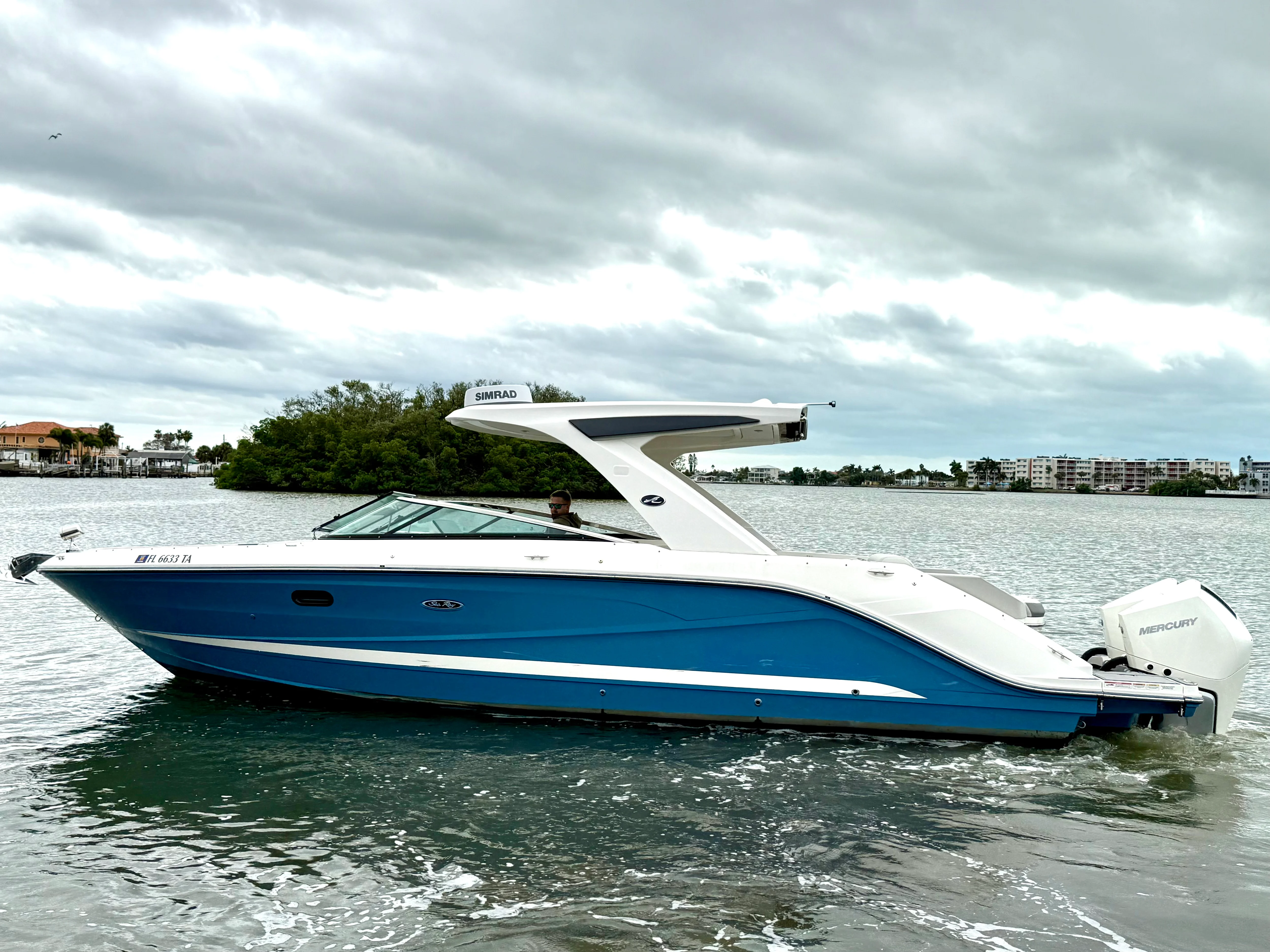 2021 Sea Ray SLX 310 OB Image Thumbnail #11