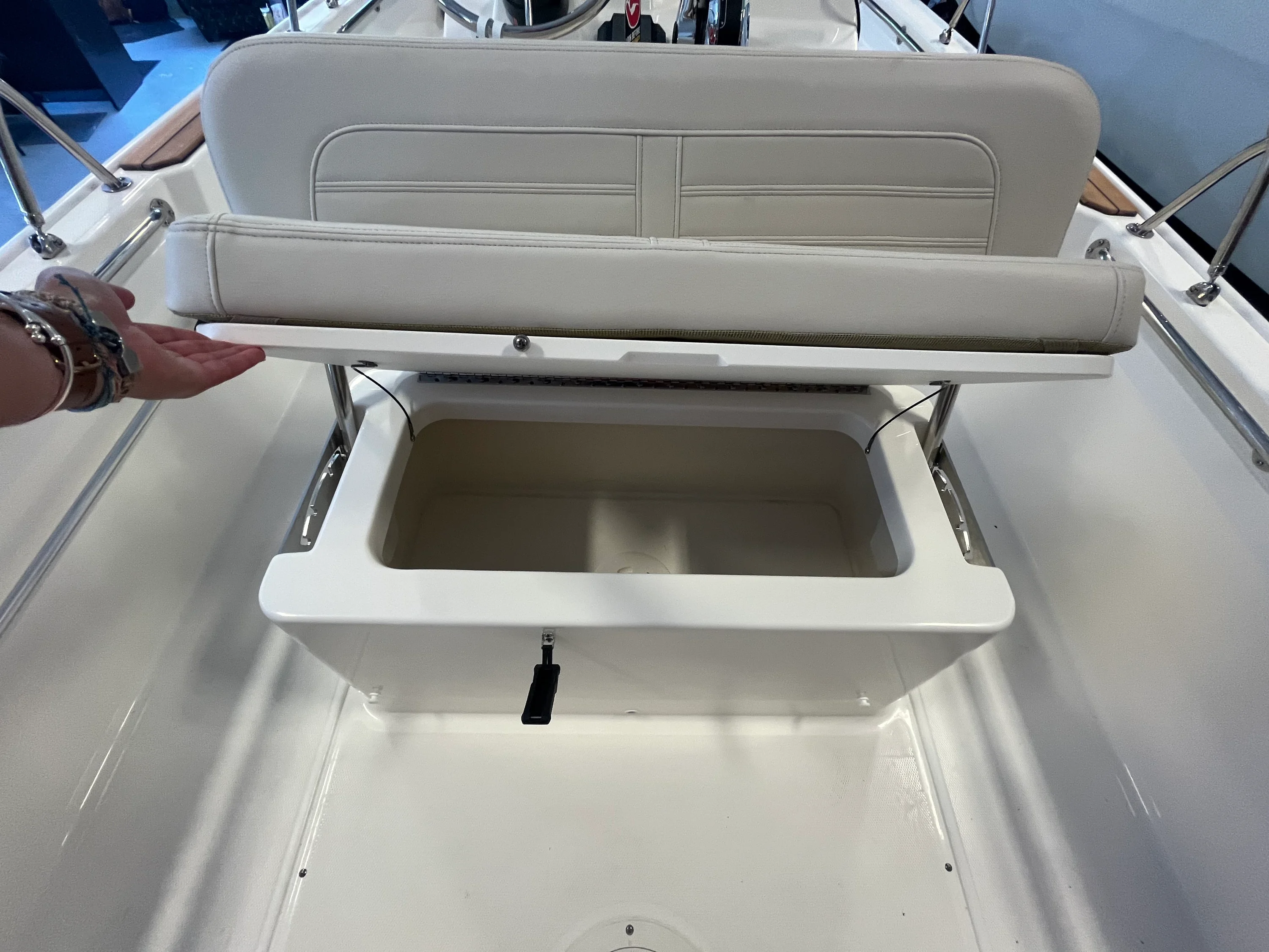 2026 Boston Whaler 170 Montauk Image Thumbnail #8
