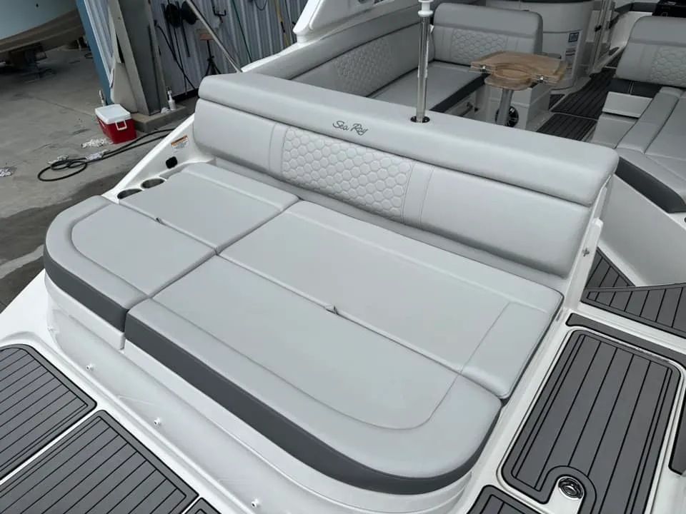 2024 Sea Ray 270 SD-OB Image Thumbnail #4
